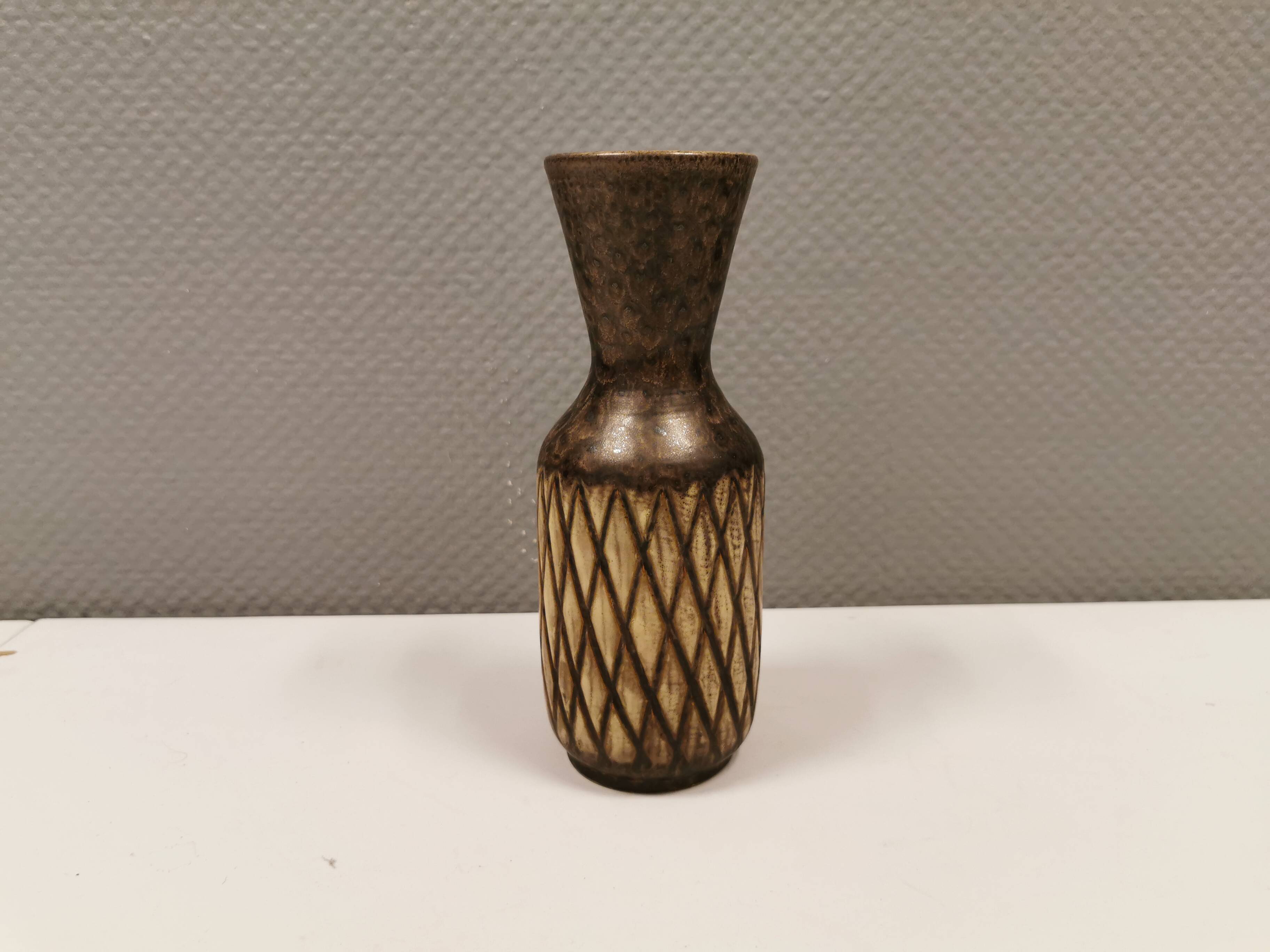 Vase from Danish Løvemose pottery, with partial hare's fur glaze. Estimated 1970s.