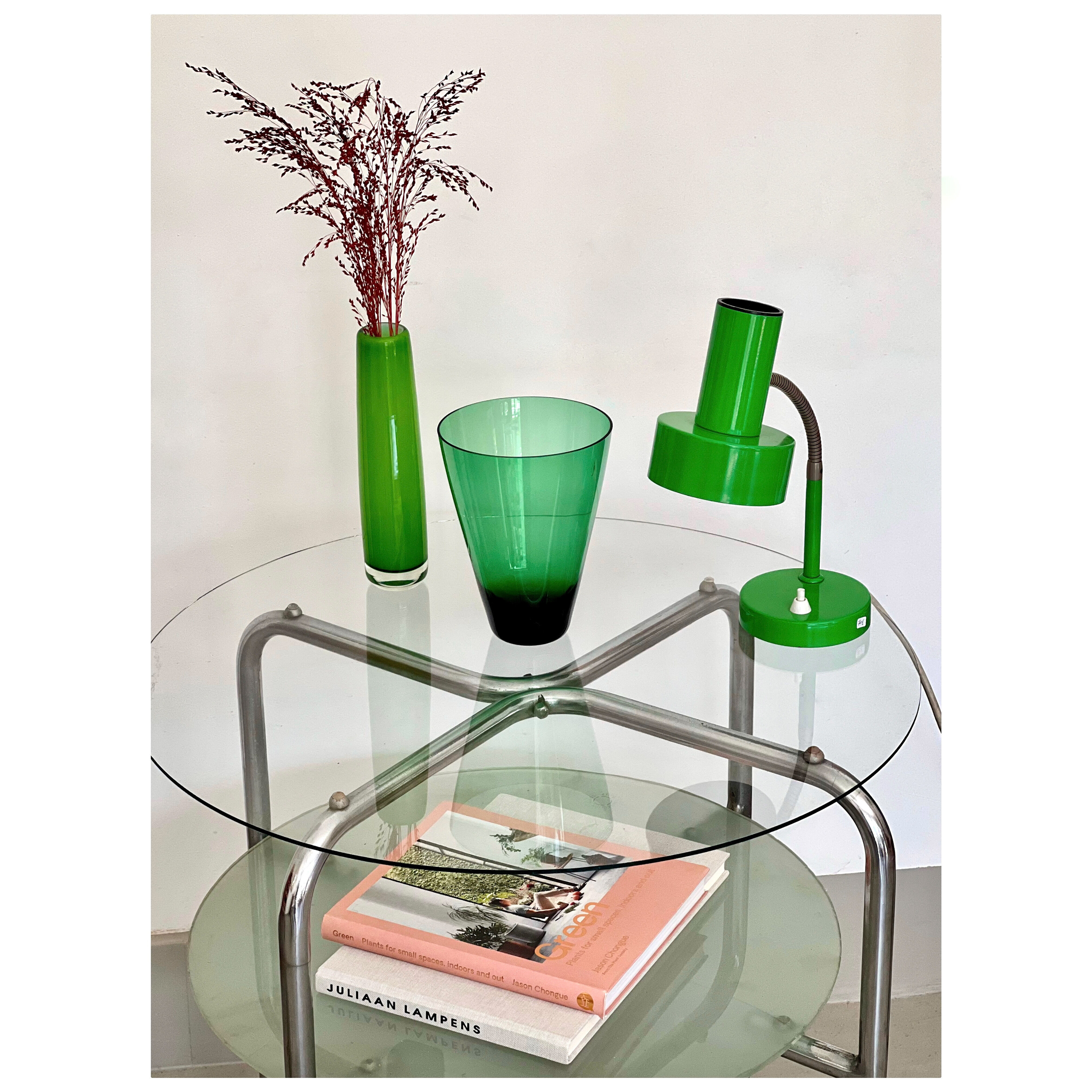 Table d'appoint en métal chrome et verre