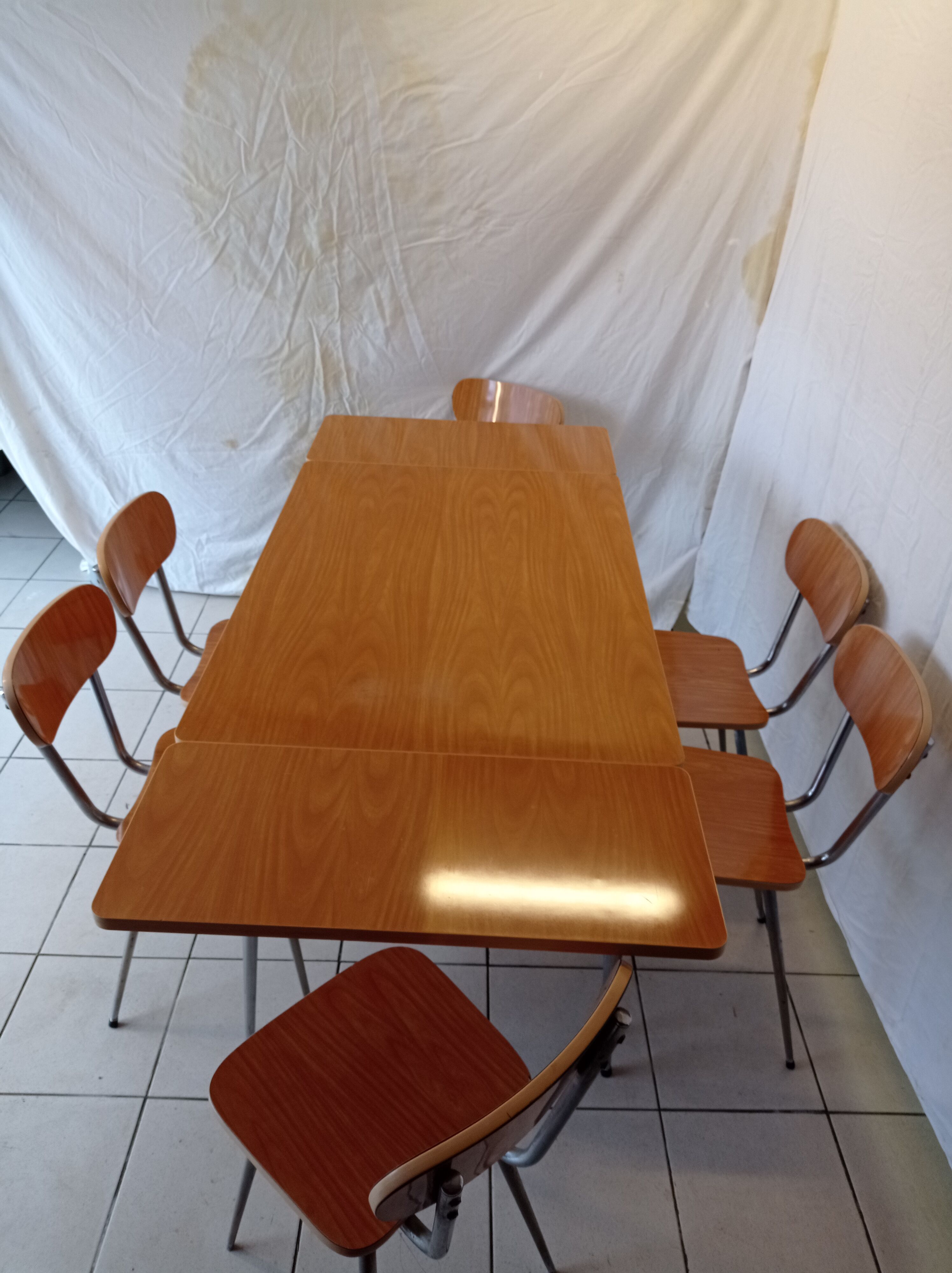 formica table with extension + 6 chairs