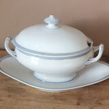 Saucière covered 19th in Paris porcelain