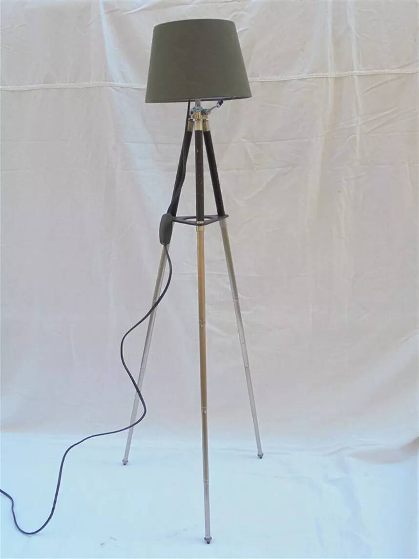 Tripod lamp