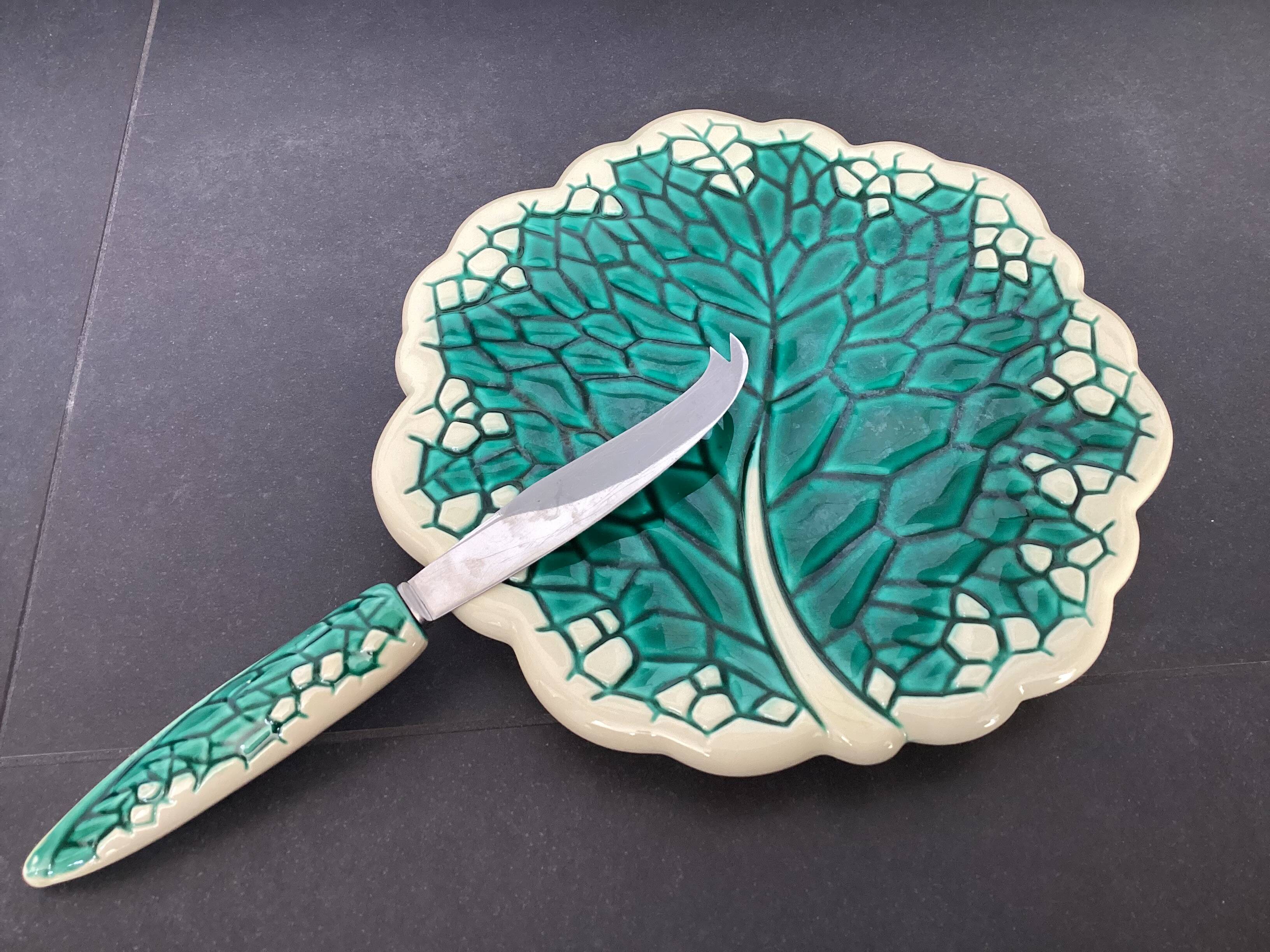 Plateau à fromage Verceram décor feuille, années 50