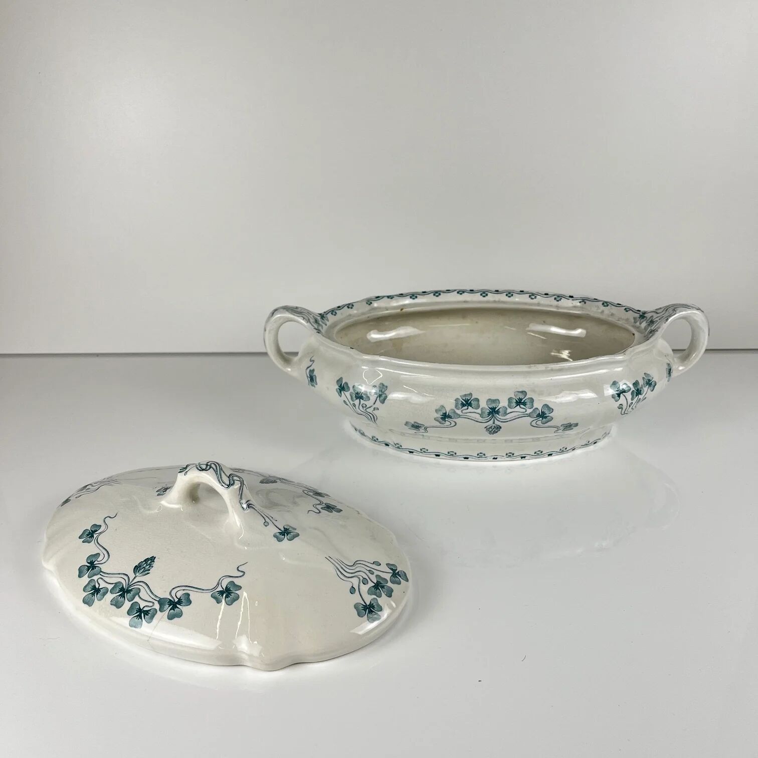 Vegetable dish Villeroy & Boch model "Clover - Klee", blue, 1890-1900