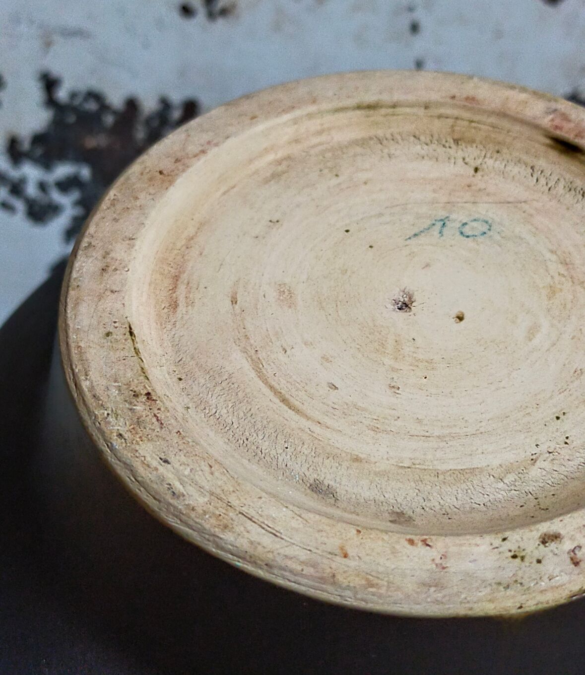 Ceramic pot cover with vintage scarifications 50s