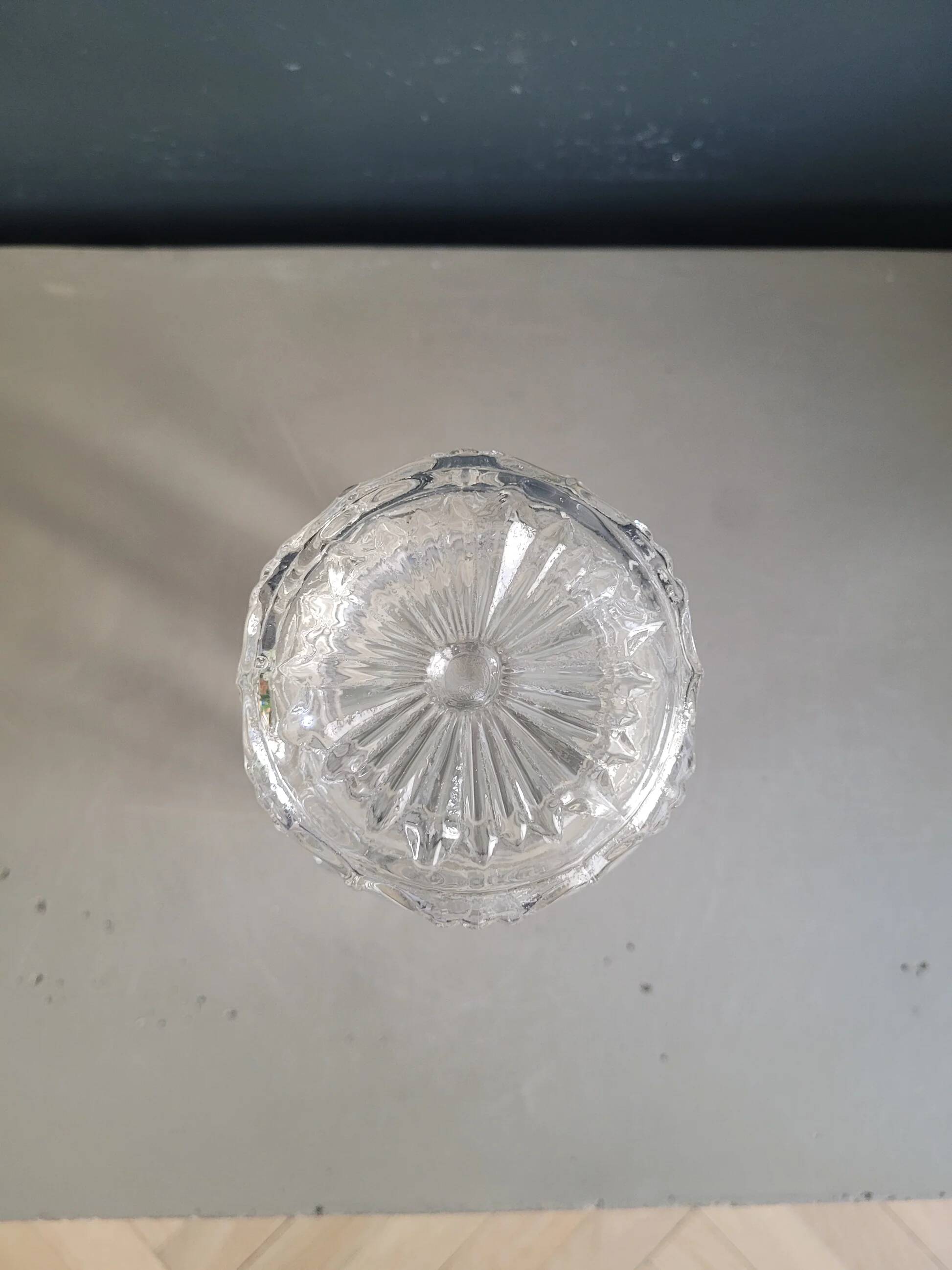Bonbonnière ancienne en verre moulé