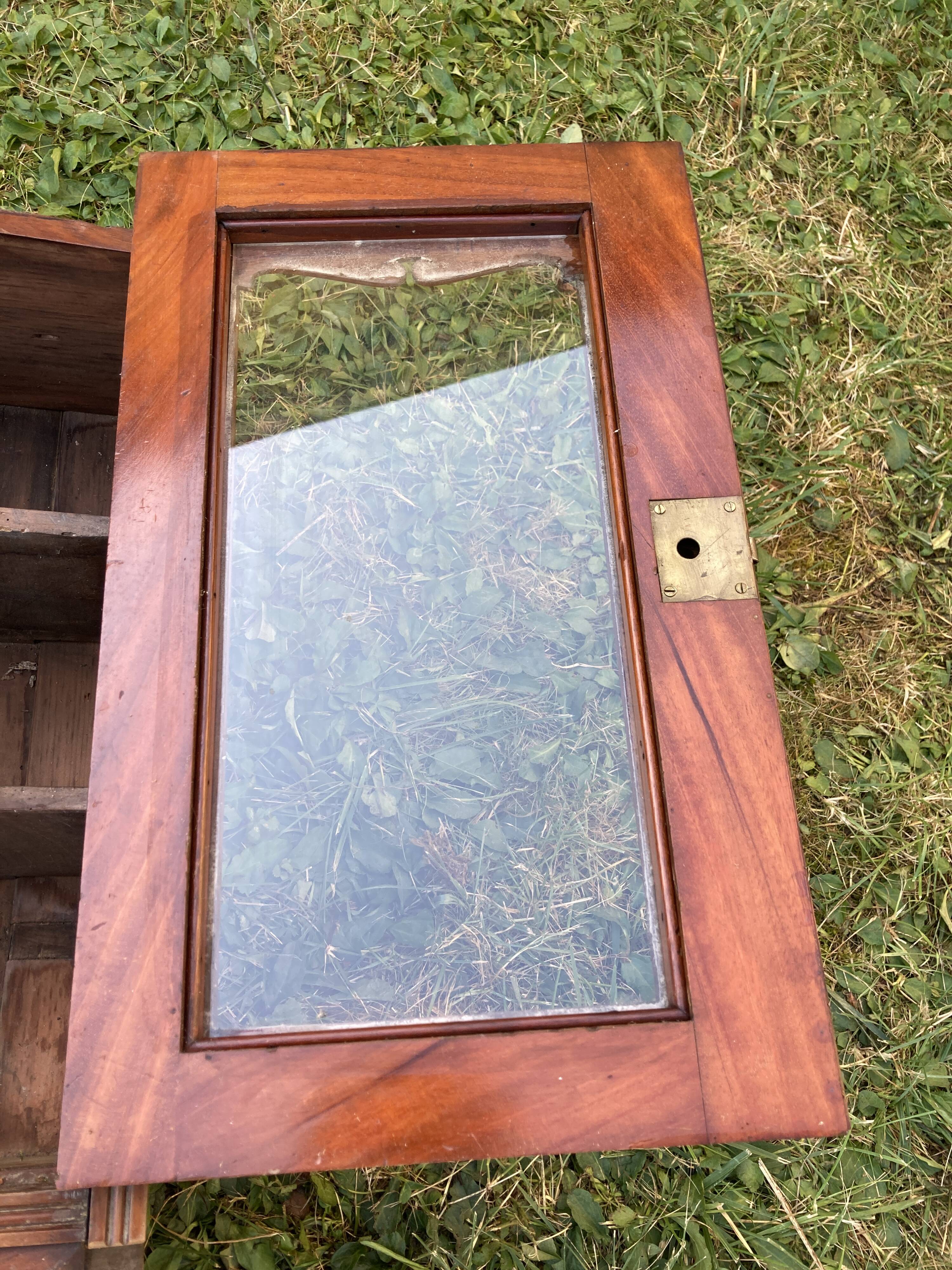 Wall display cabinet