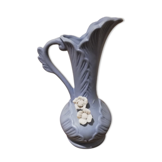 Vase aiguière en biscuit