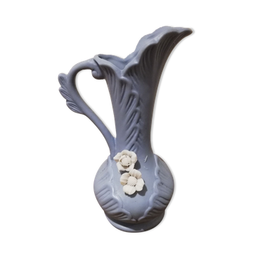 Vase aiguière en biscuit