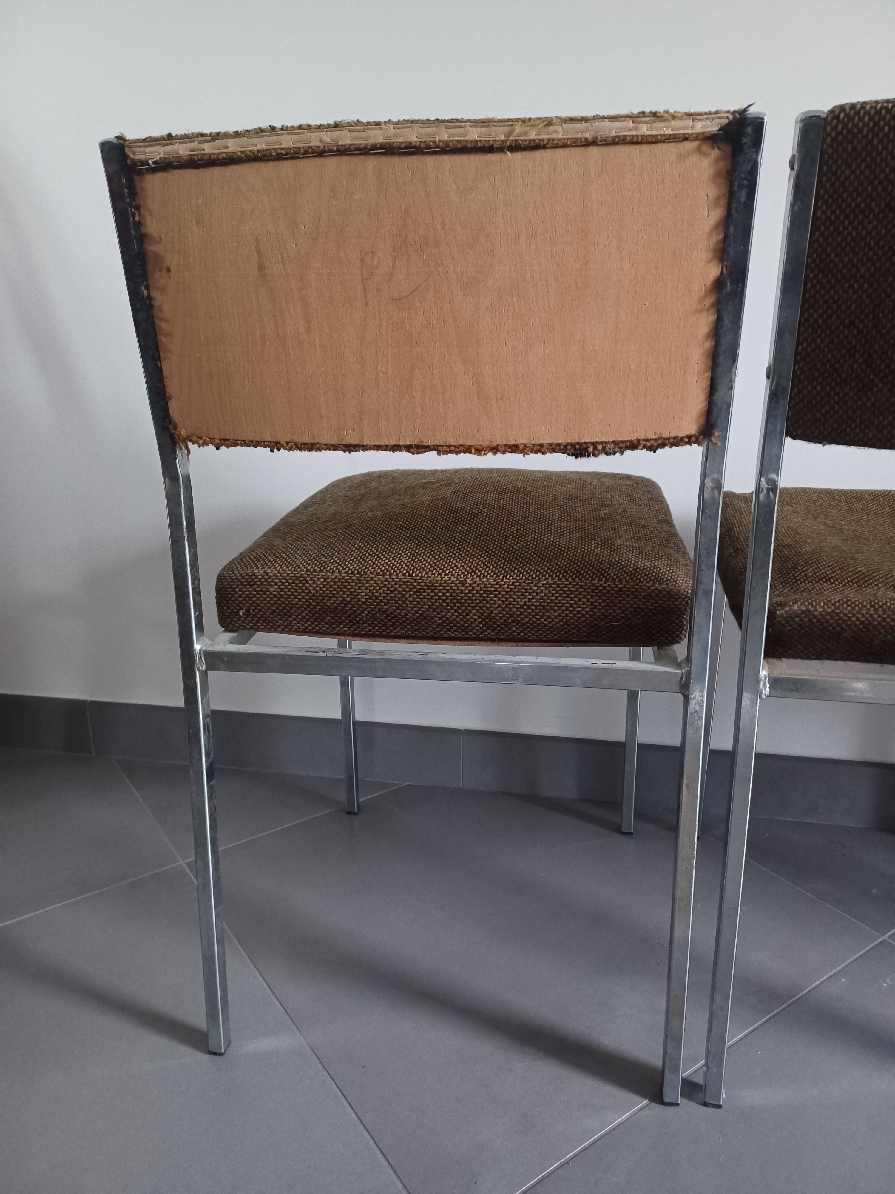 Five chairs in chromed metal and mottled fabric