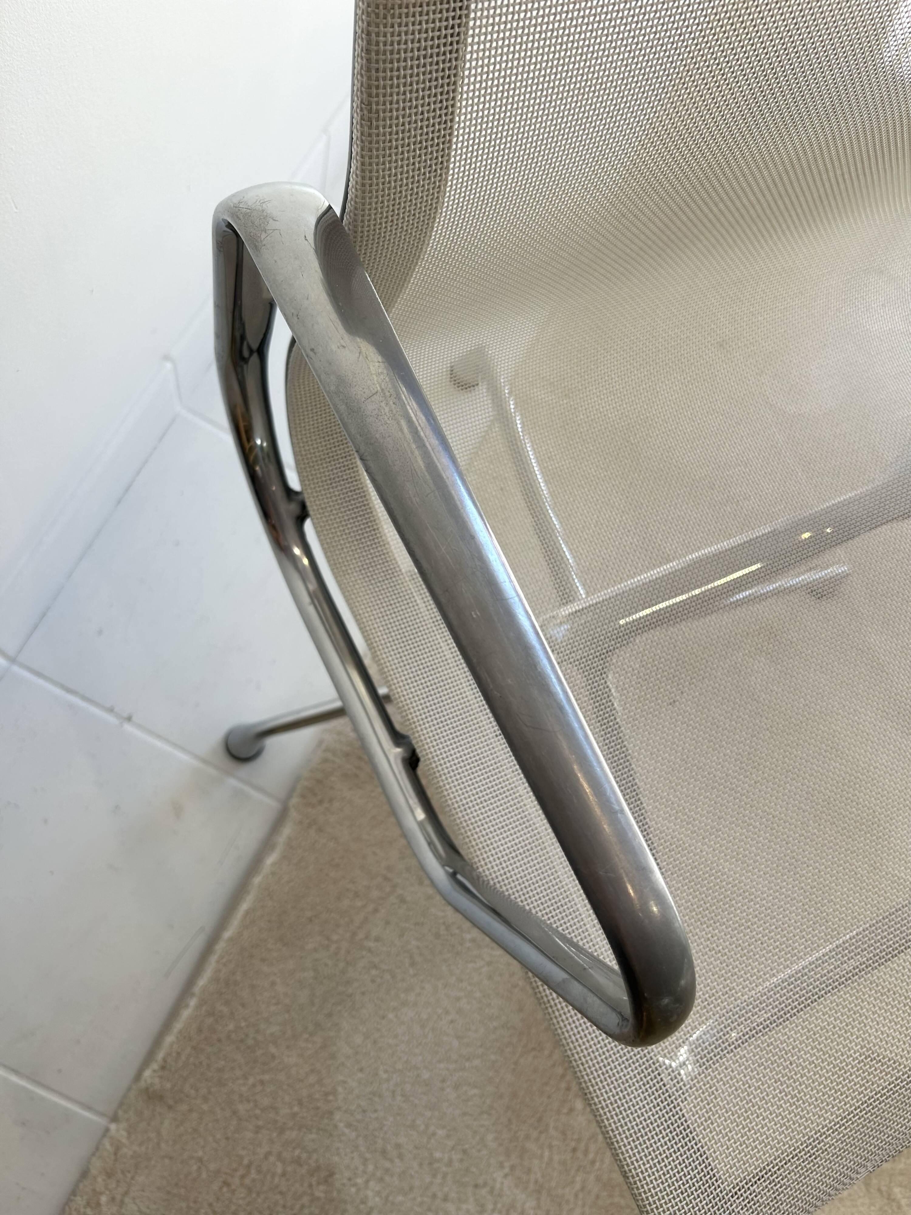 Eames EA108 swivel chair Vitra
