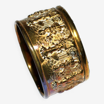 Napkin ring in embossed brass - frieze girl's pavilion garden kiosk golden