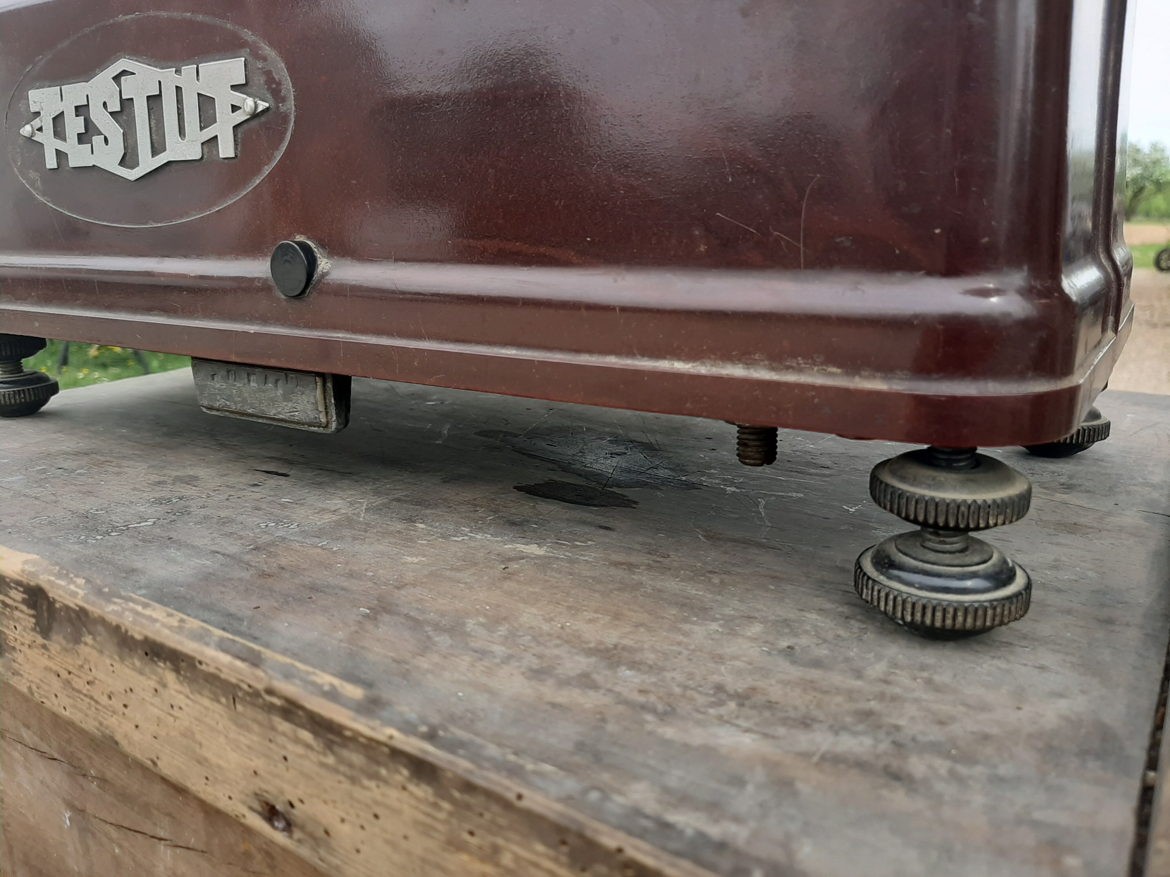 Testut old grocery store balance