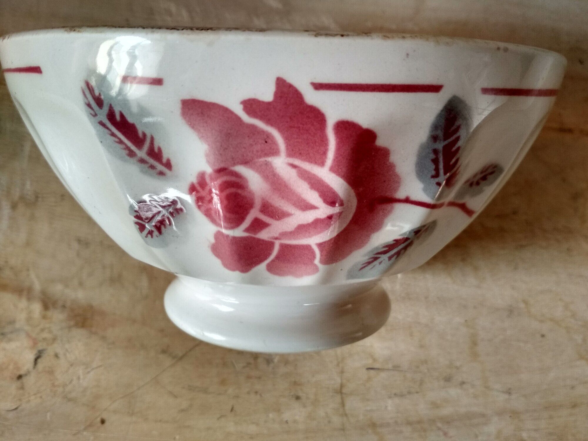 Ceramic bowl with pink flower décor