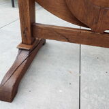 Folding round table winemaker