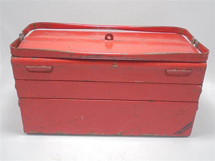 Metal tool box