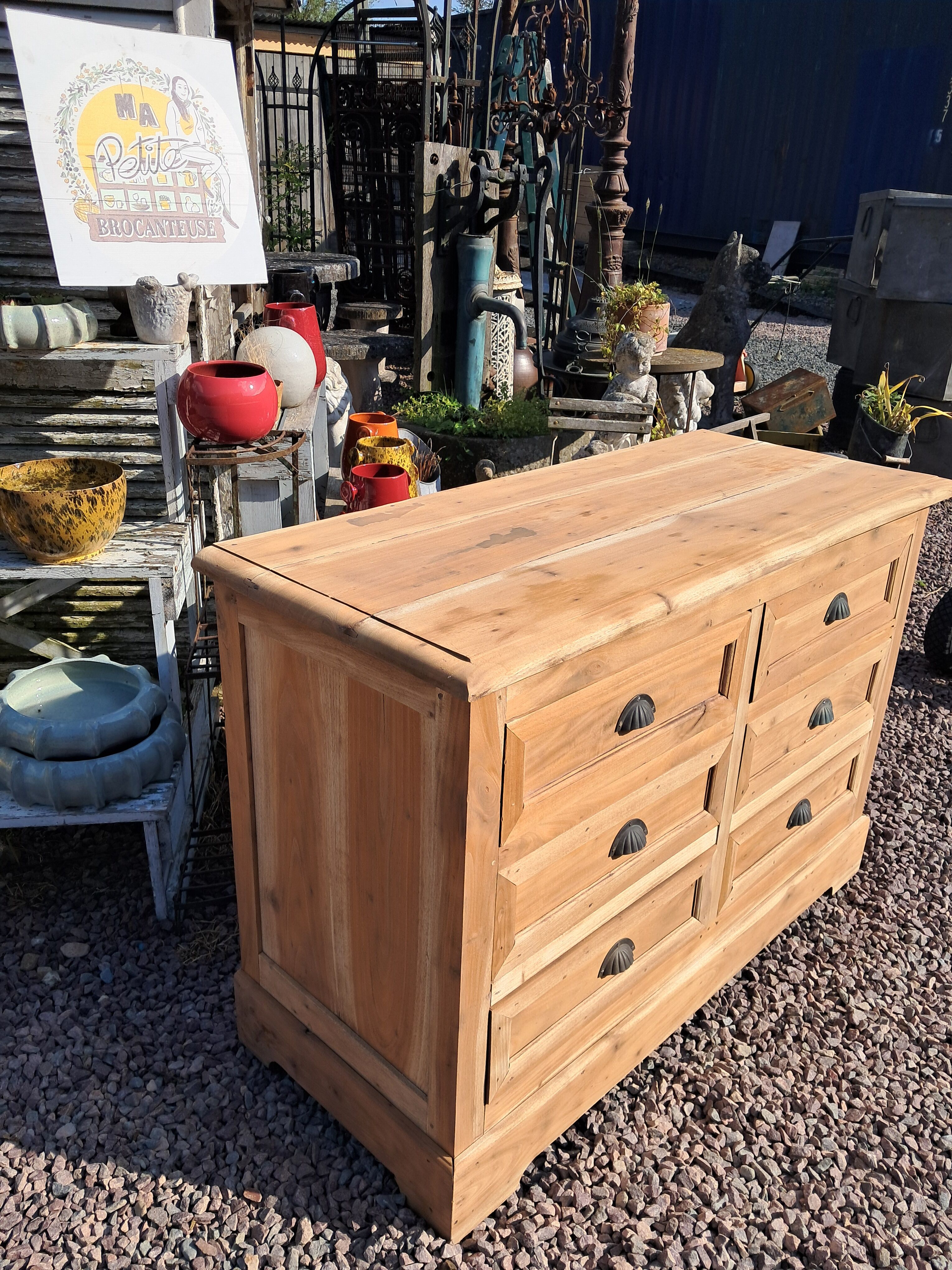 Chest of drawers