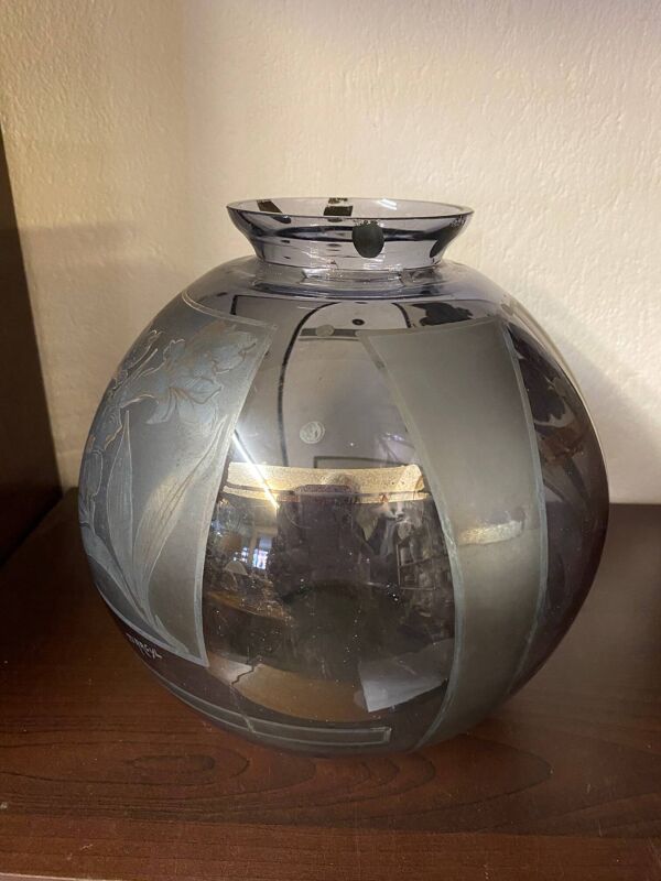 Vase art deco d'argyl annees 30 en verre souffle et decor floral a l'acide