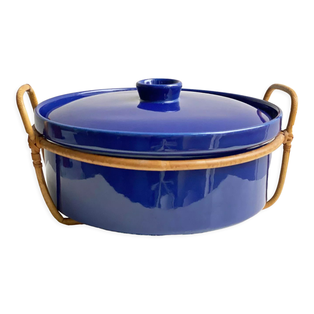 Vintage blue arabia teema / kilta casserole and rattan holder