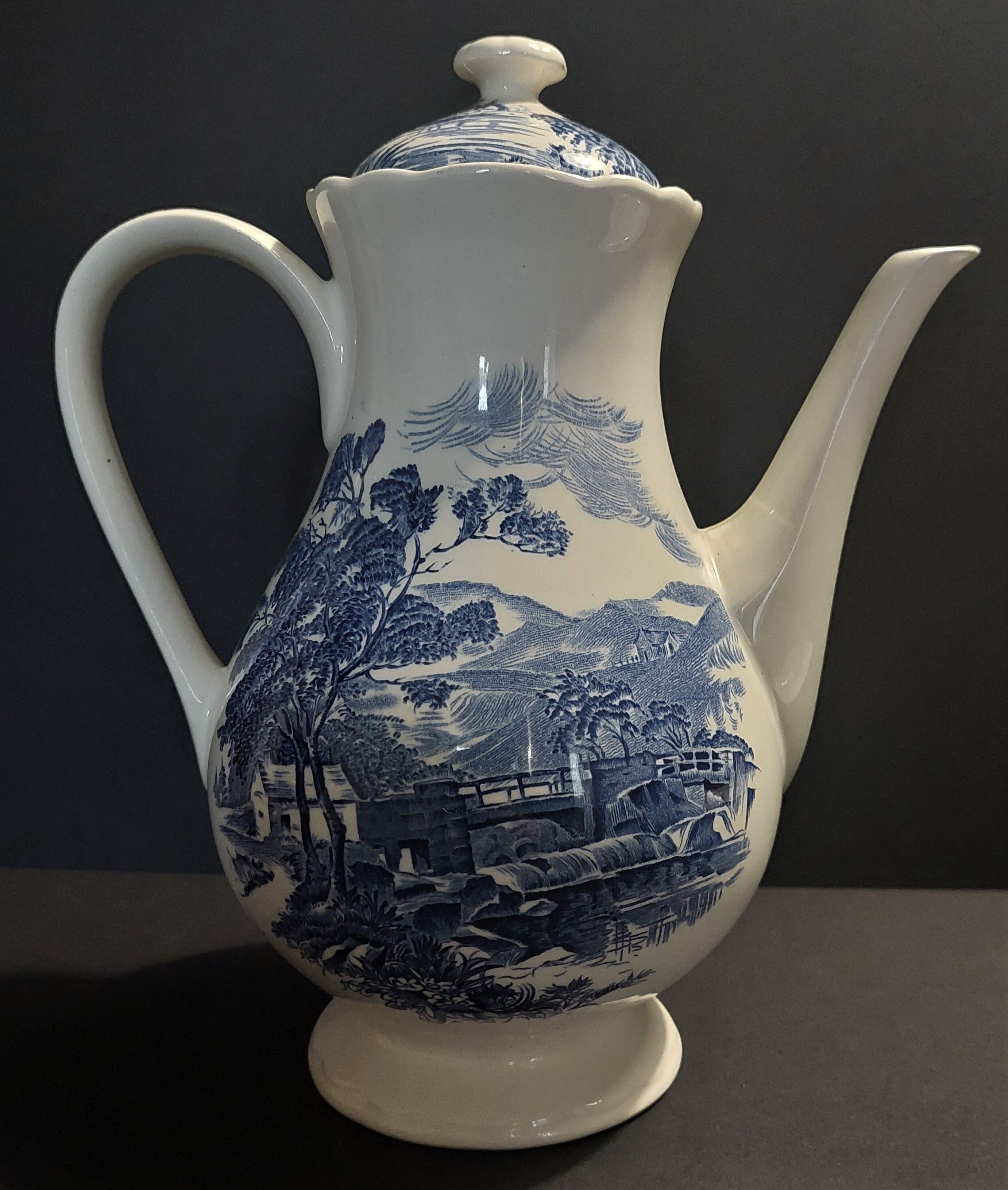 Faience pouring coffee maker Gien decor countryside blue