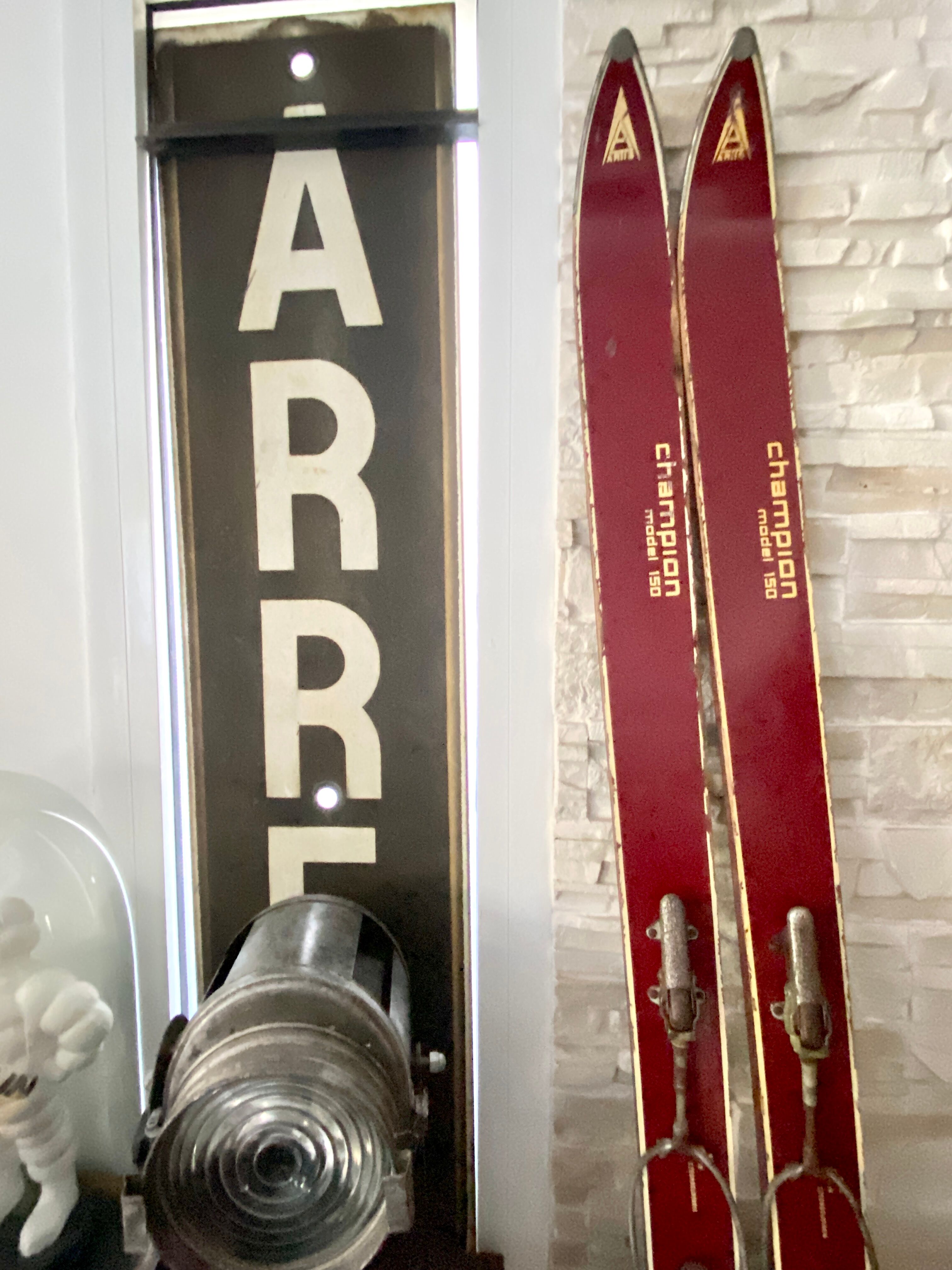 Paire de ski vintage en bois