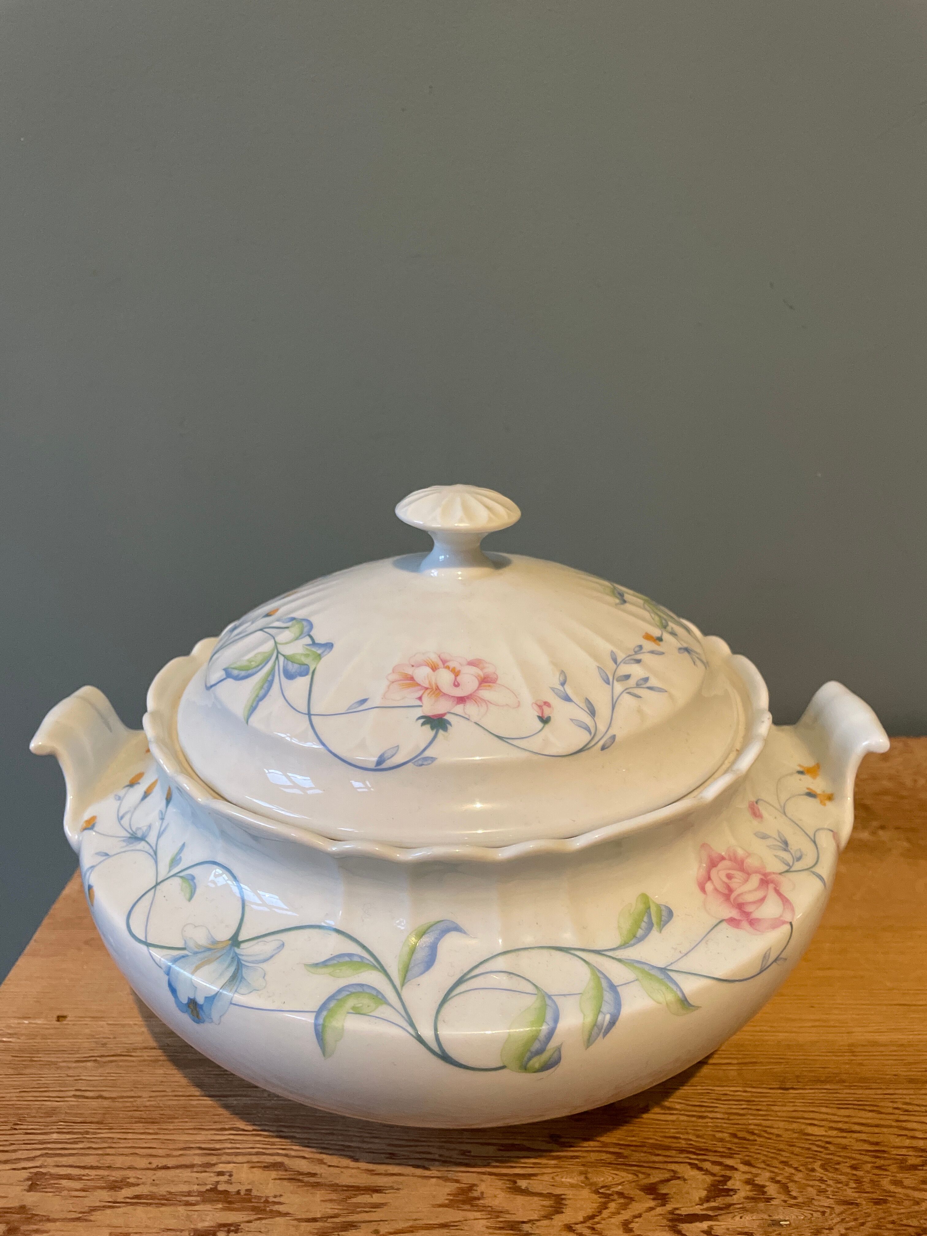 Soupière en porcelaine fine « Laurent », fabrication Italienne