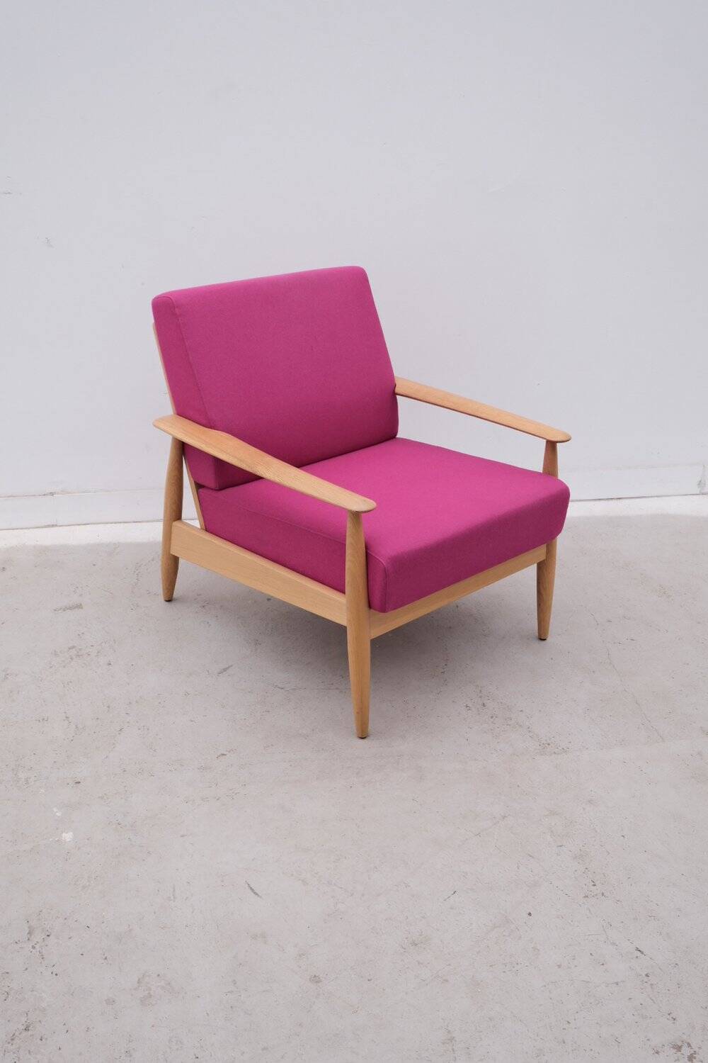 Scandinavian armchair “st100” by stäffan thomasen for buzzispace in oak