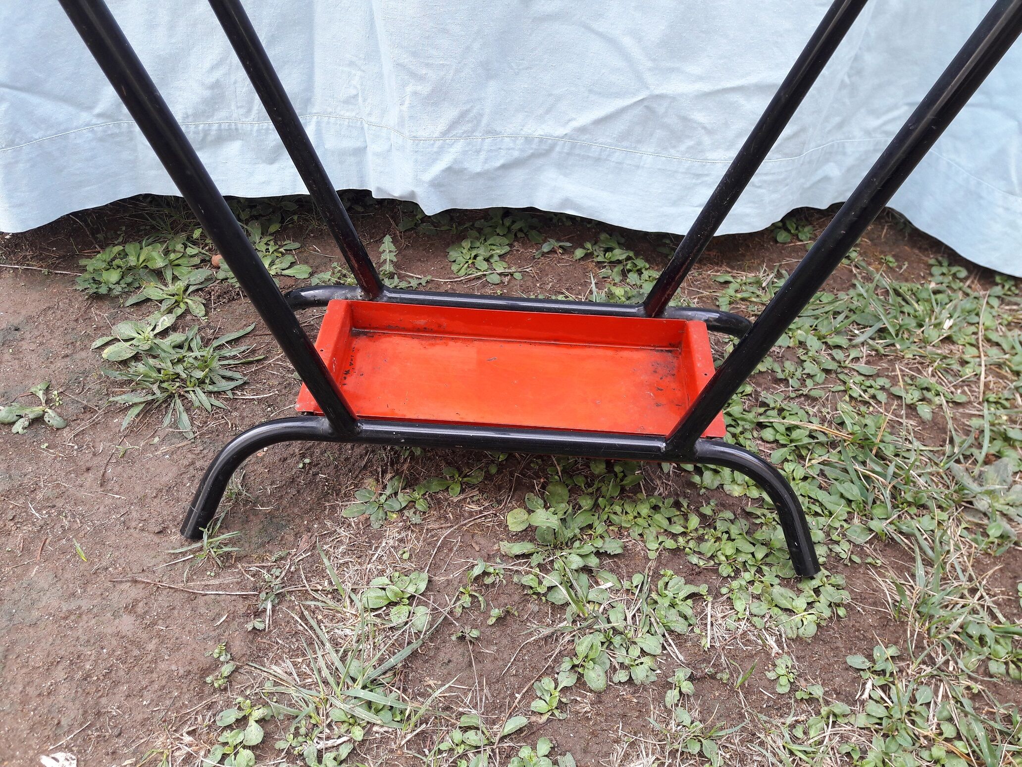 Metal umbrella holder