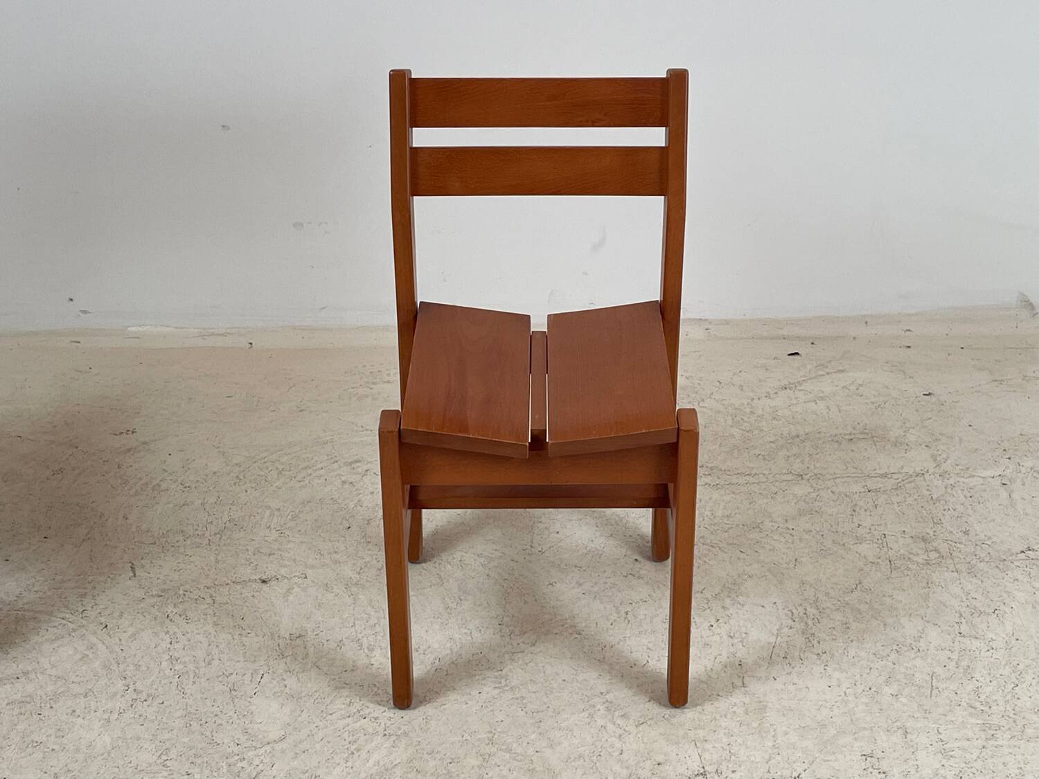 2 Regain chairs for the 1970s arcs.