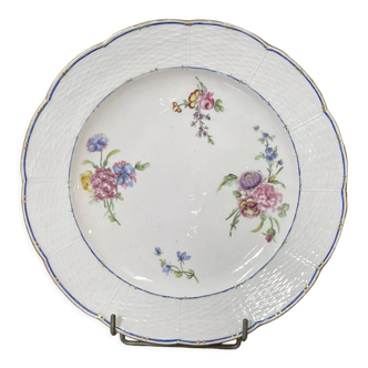 Plate in porcelain of Sèvres with polychrome decoration of flowers of the eighteenth century