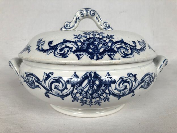Lunéville Keller & Guérin, soup bowl and ten plates Maintenon