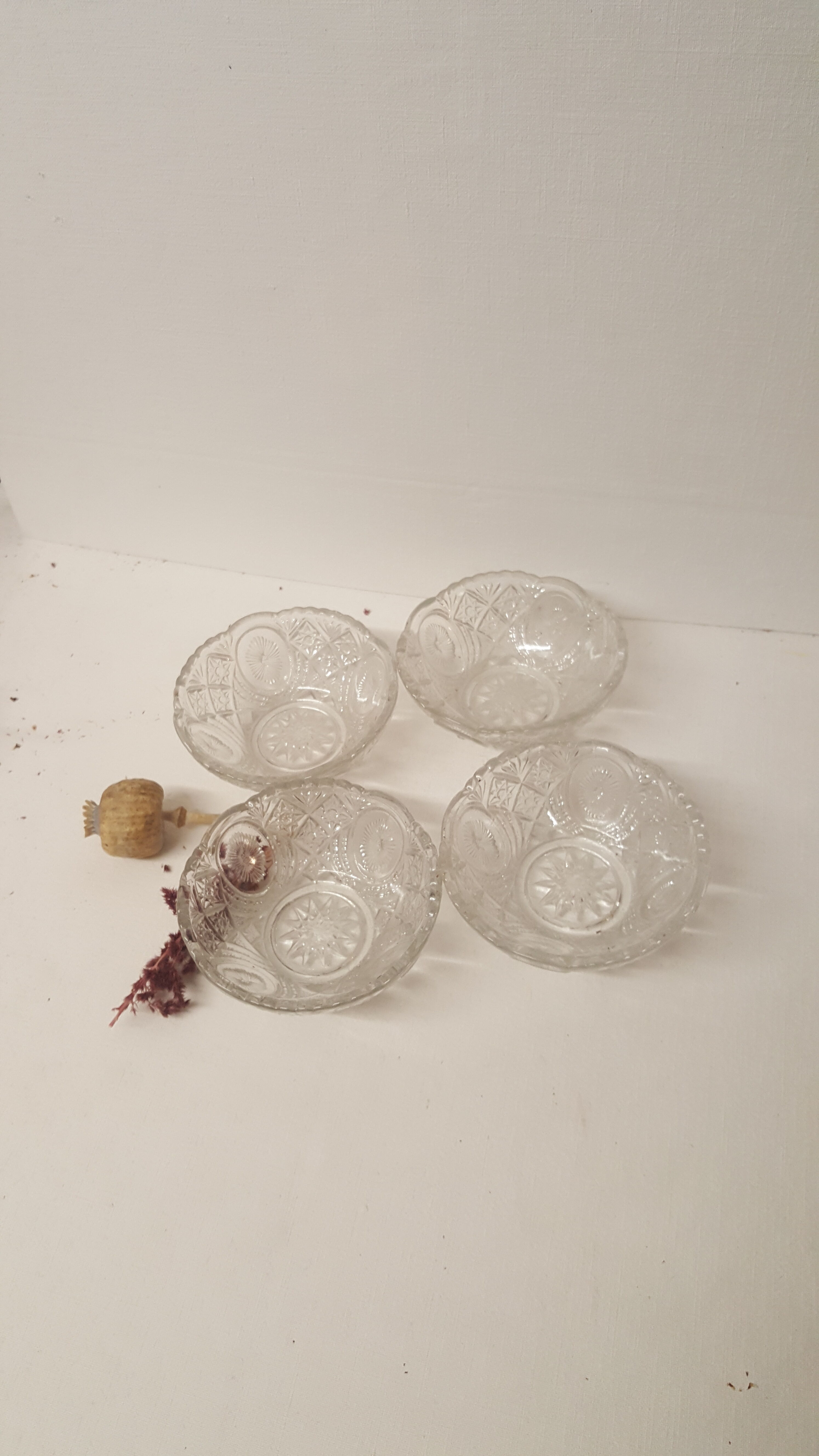 Set of 4 chiseled glass cups