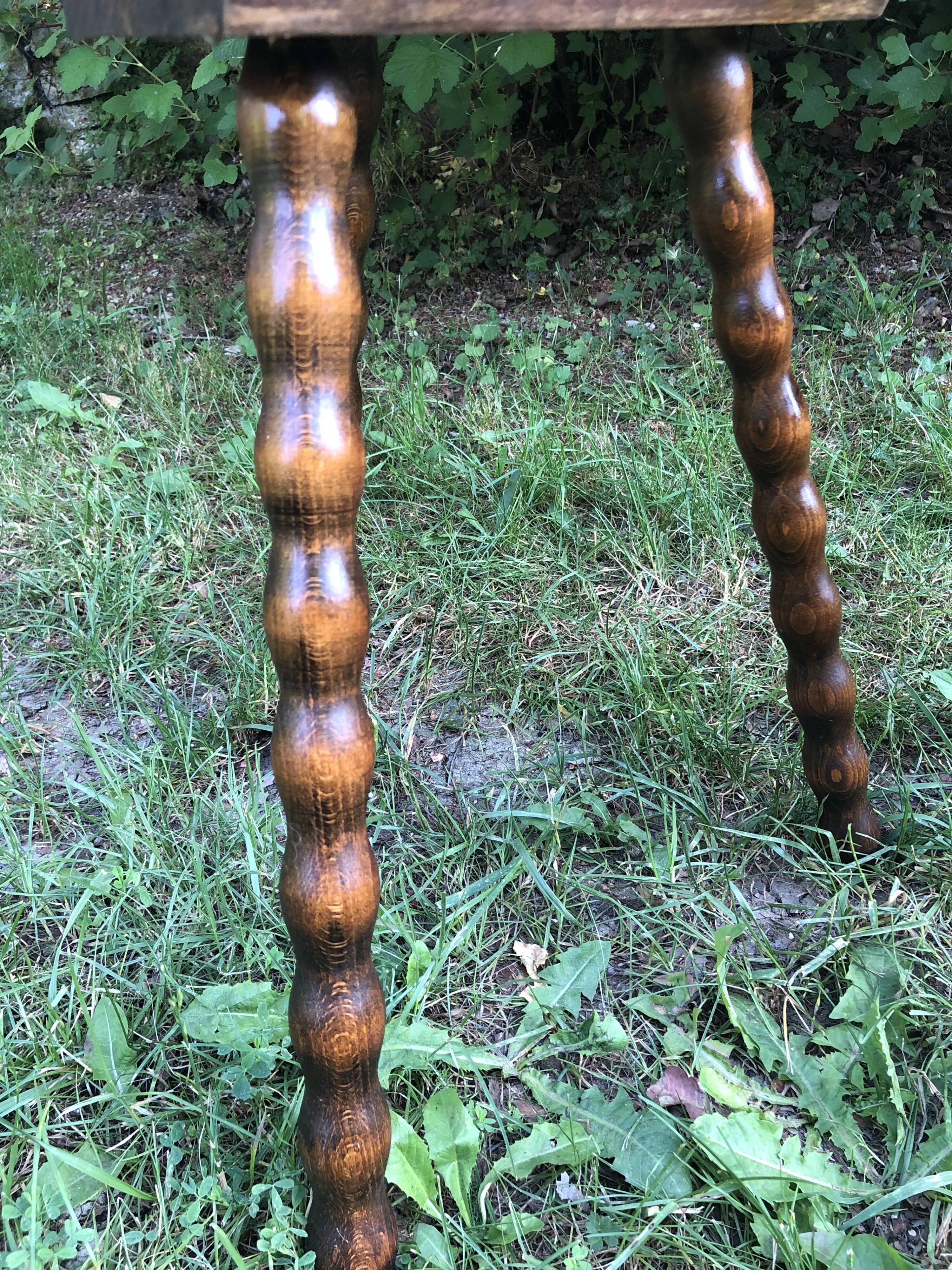 Duo half-moon tripod stools