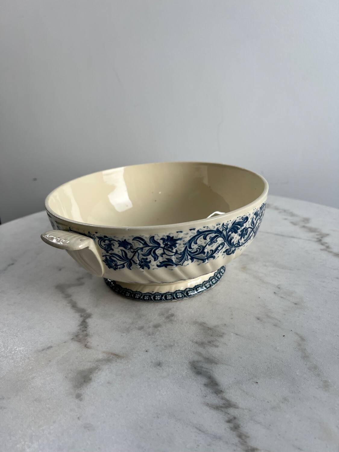 Gien soup tureen "Garlands"