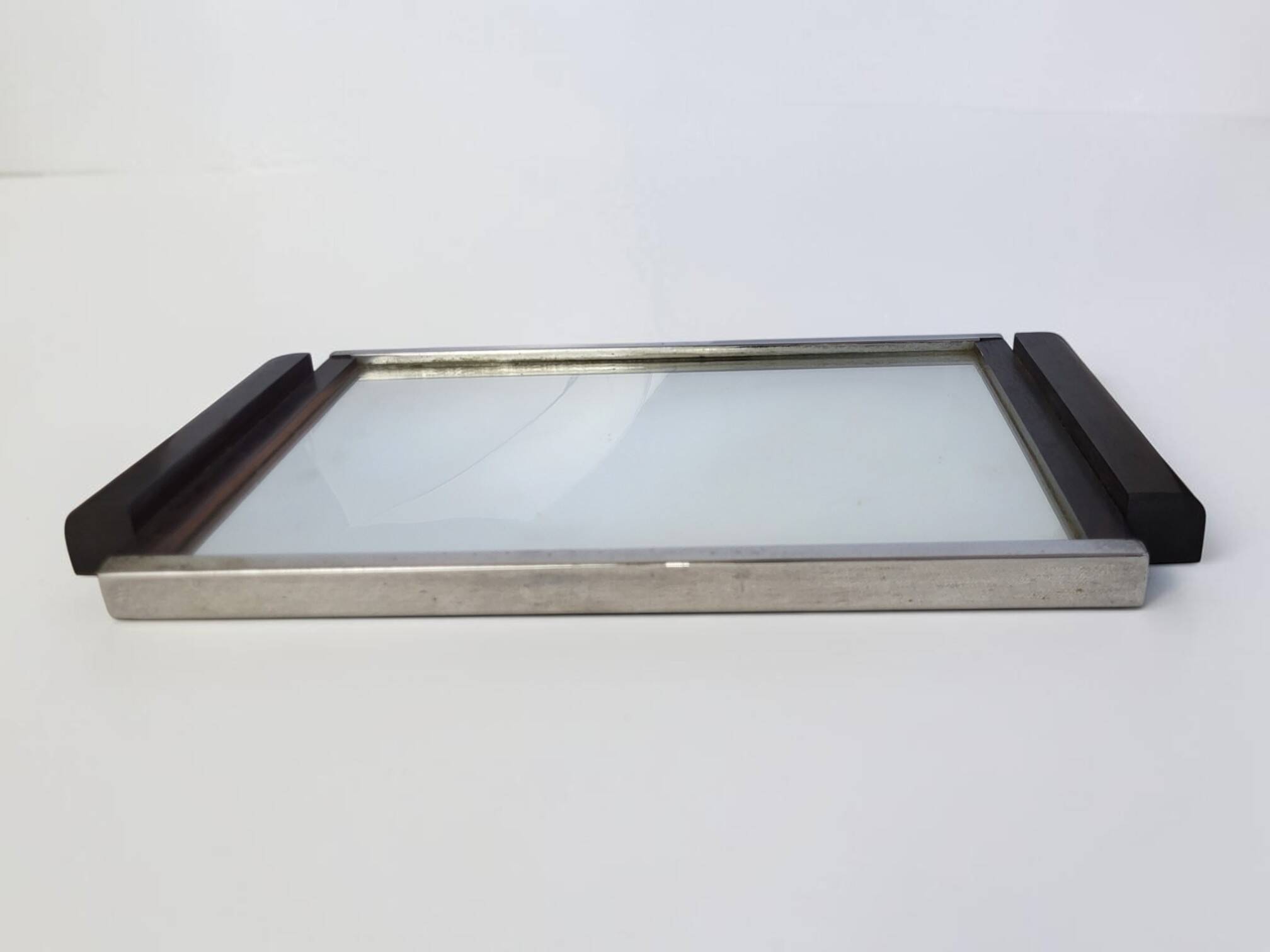 Art Deco mirror plateau in chrome metal and Macassar wood.