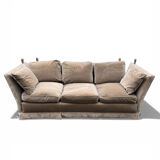 Beautiful Knole model canapé in velvet.