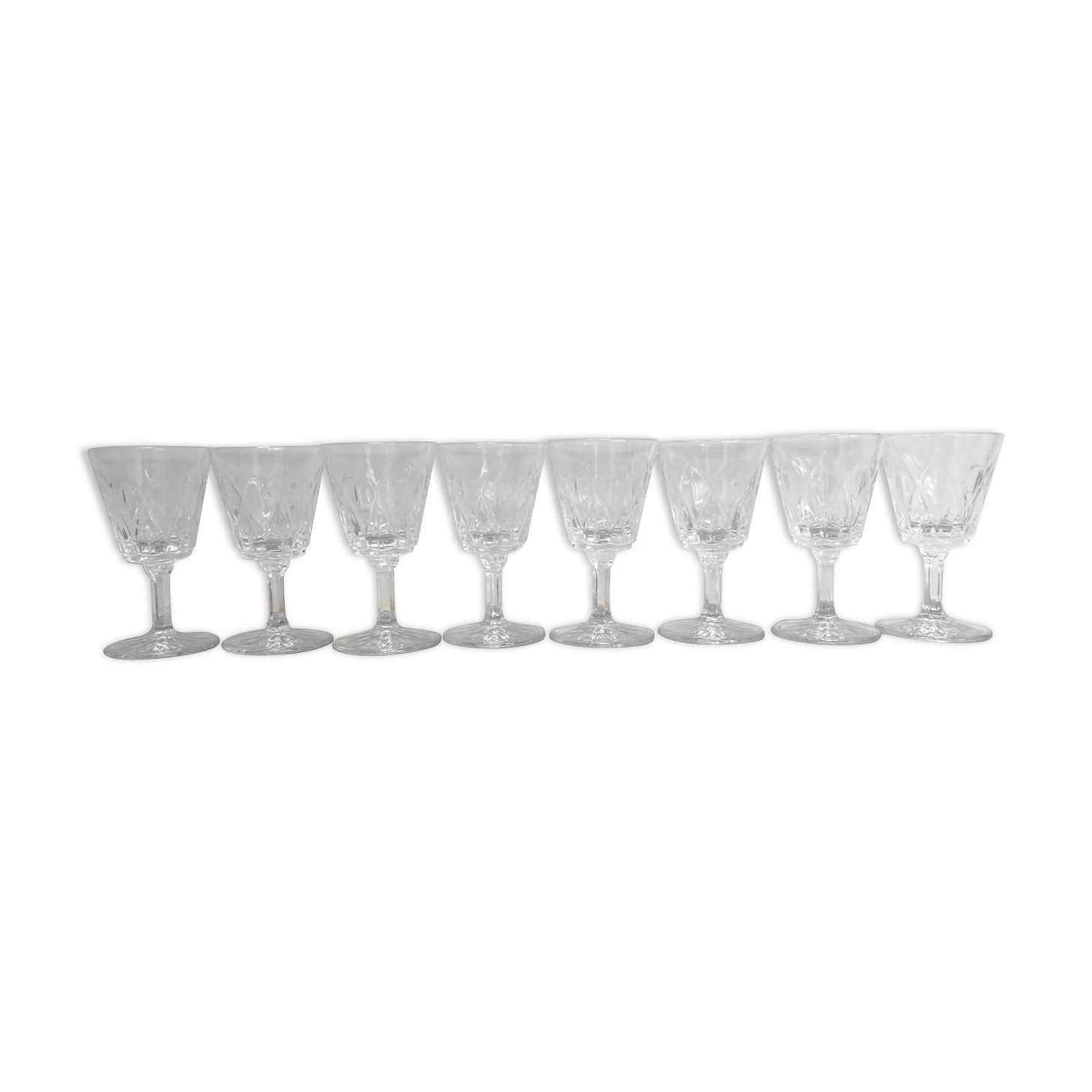 Set of 8 small walking glasses, made of chiseled glass