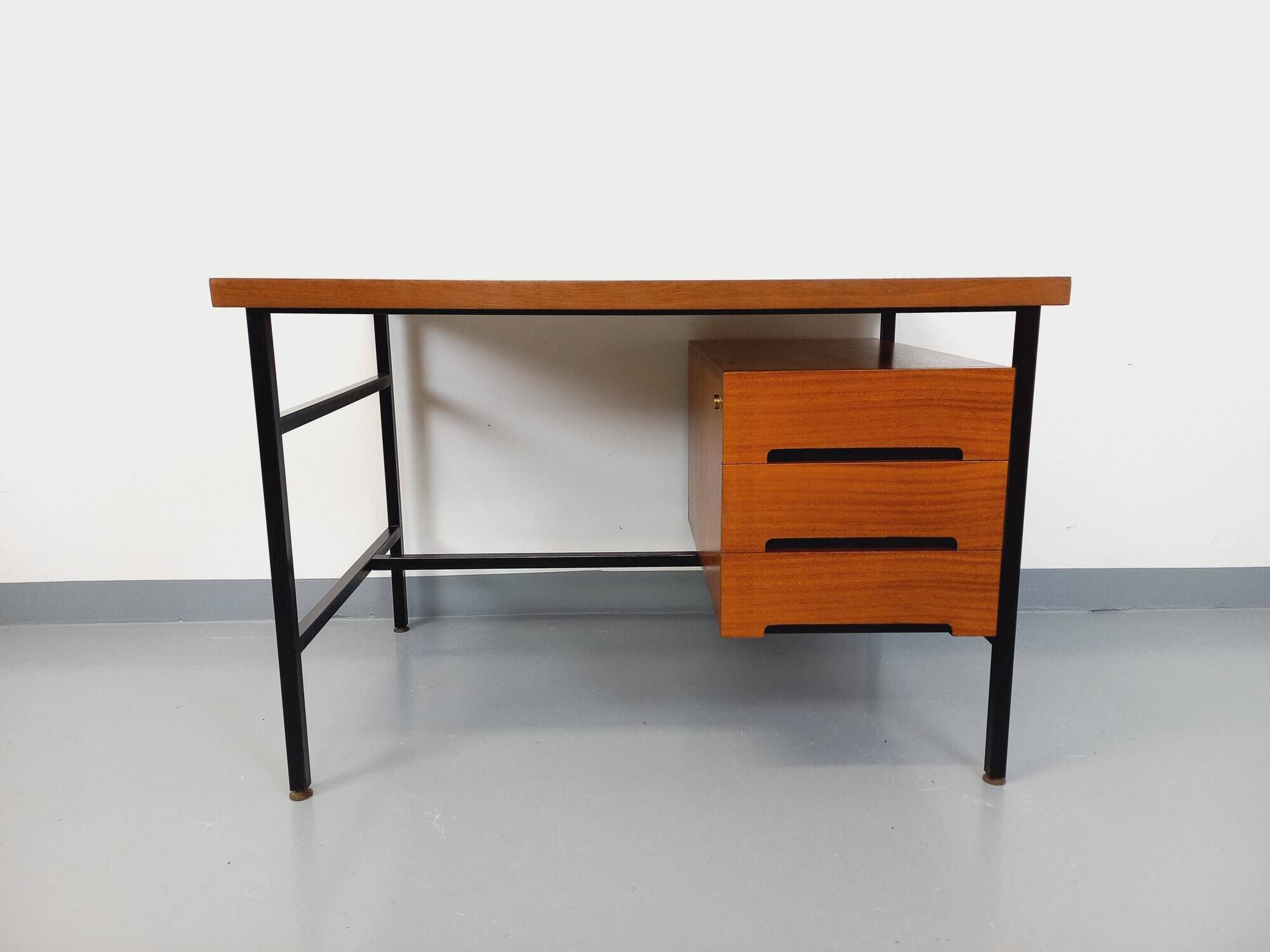 Vintage modernist double-sided desk in mahogany and black metal from the 1960s