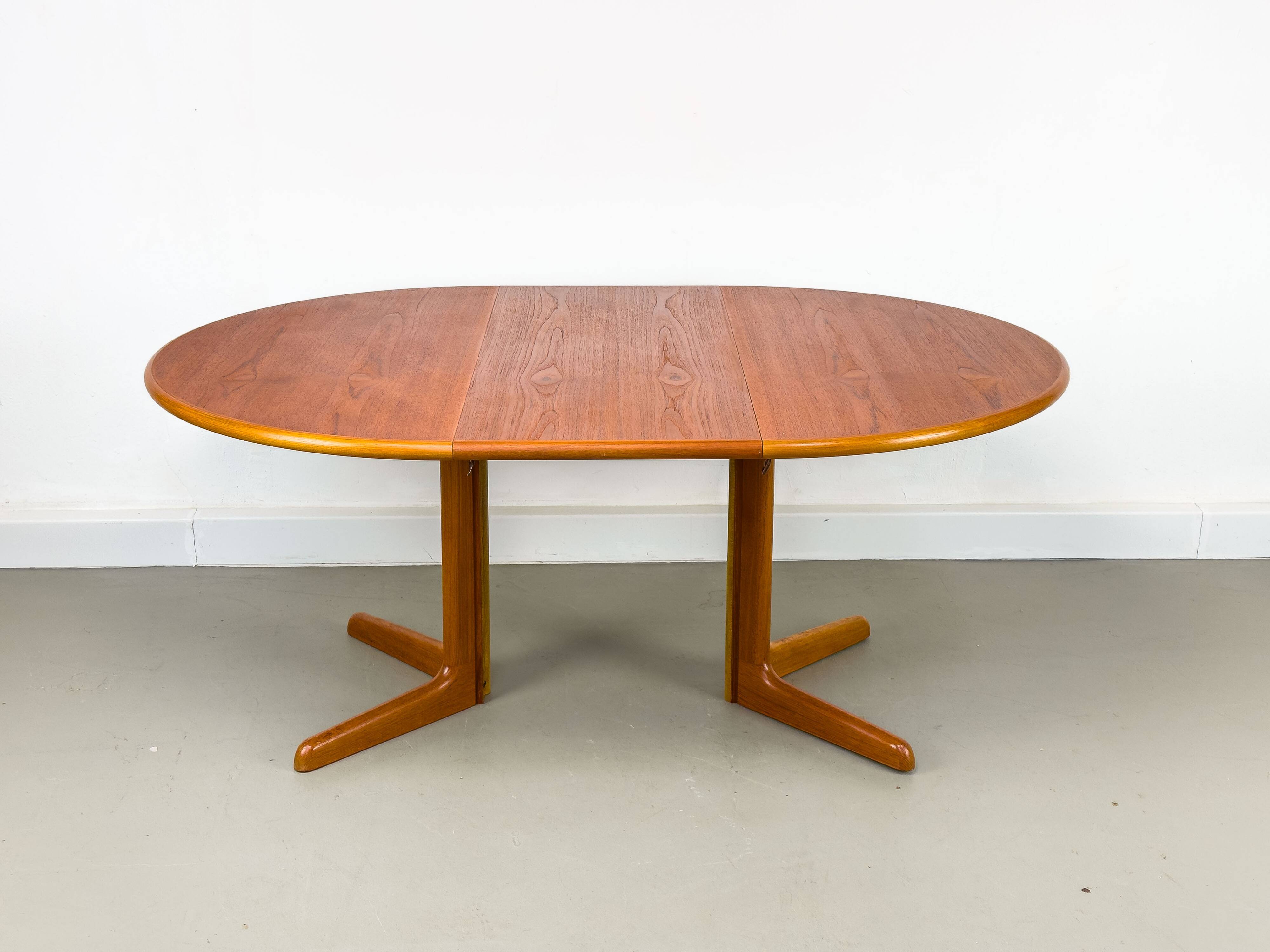 Danish Round Teak Dining Table with Extensions by Gudme Møbelfabrik, 1970s