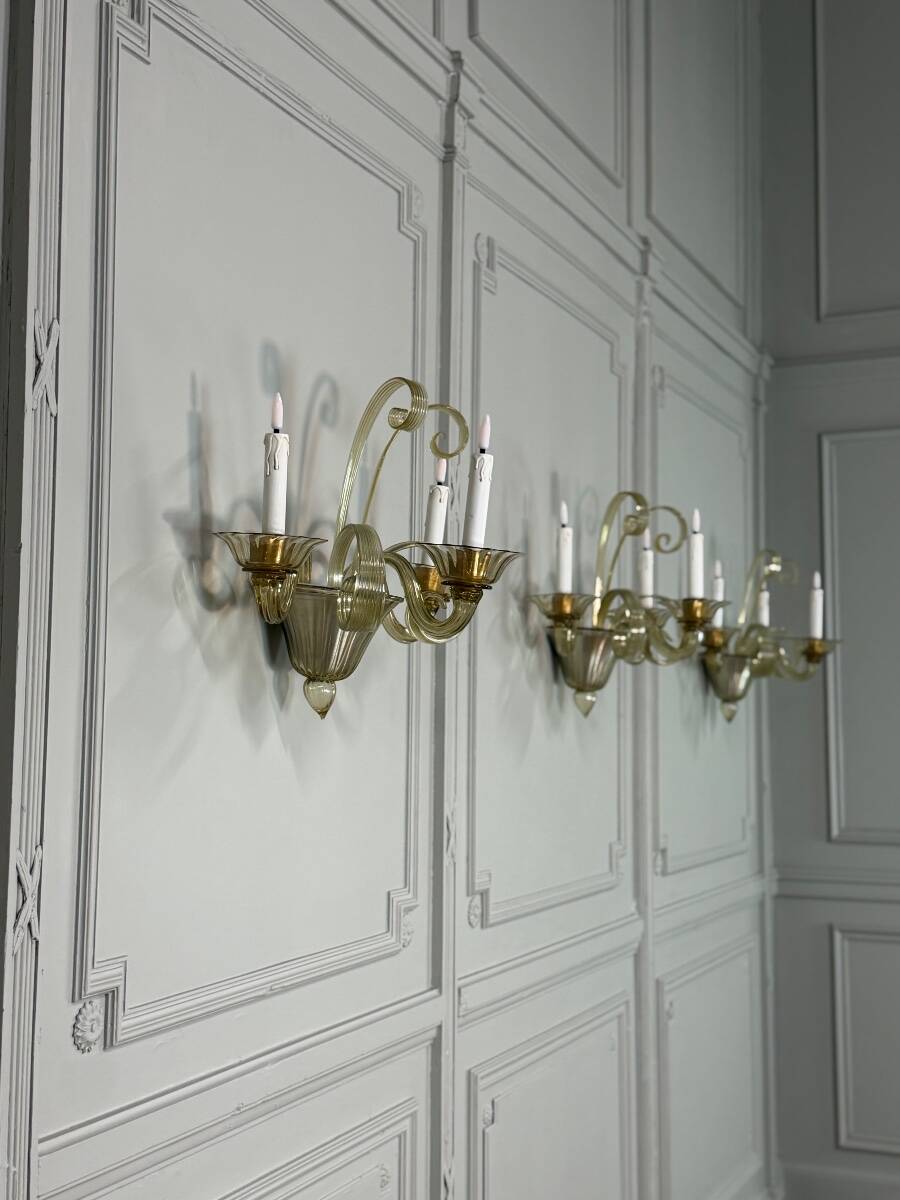 Venetian wall light in gilded Murano glass, circa 1940, set of five available.