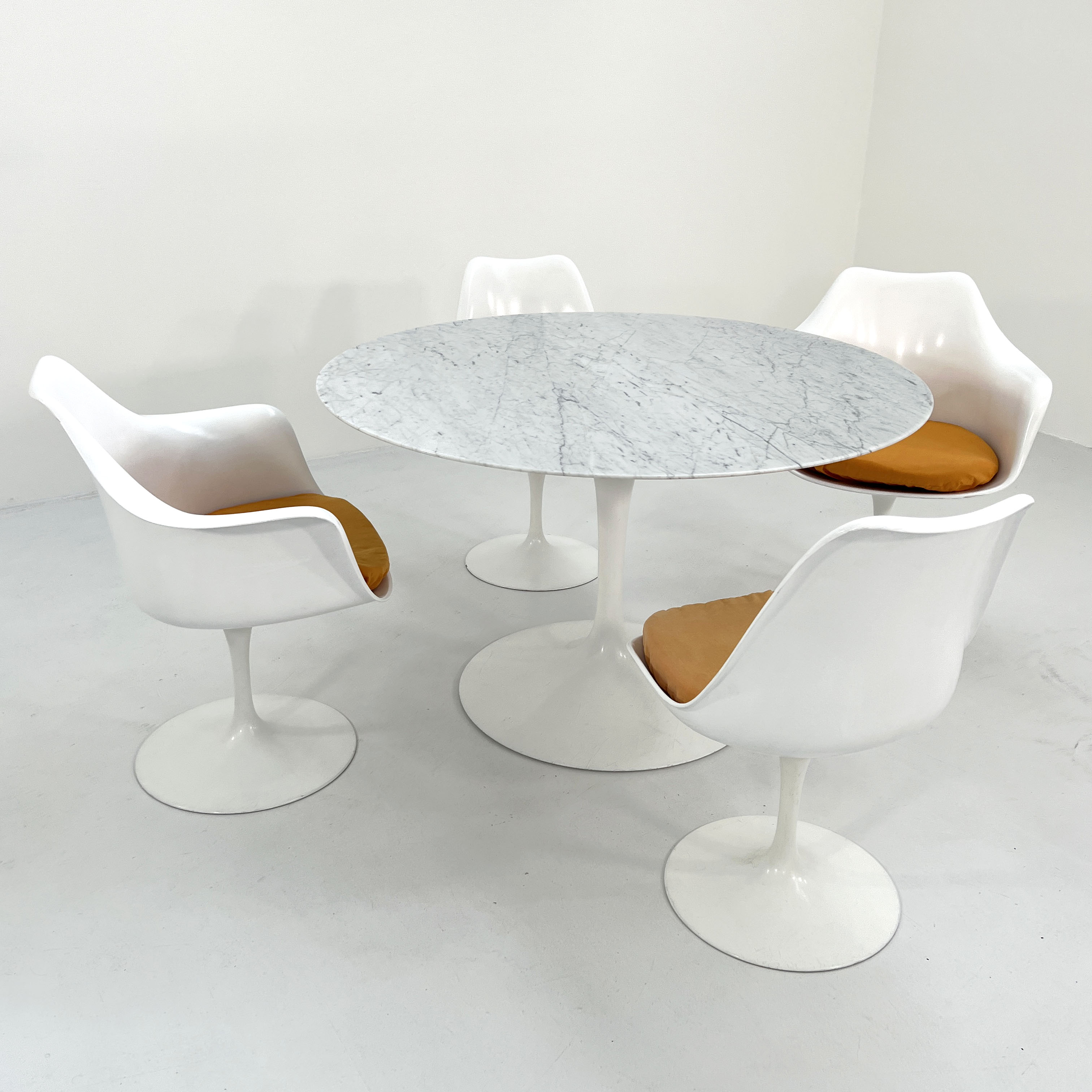 Marble table 120 cm Tulip by Eero Saarinen edited by Knoll, 1970s