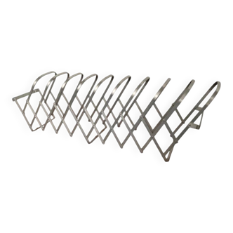 Expandable magazine rack Luther Evans