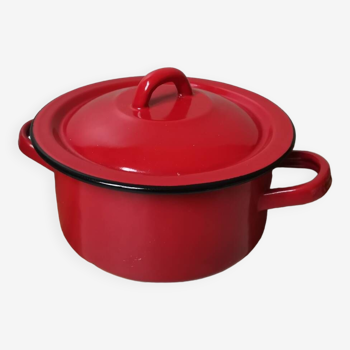 Casserole casserole pot in red vintage enameled sheet metal