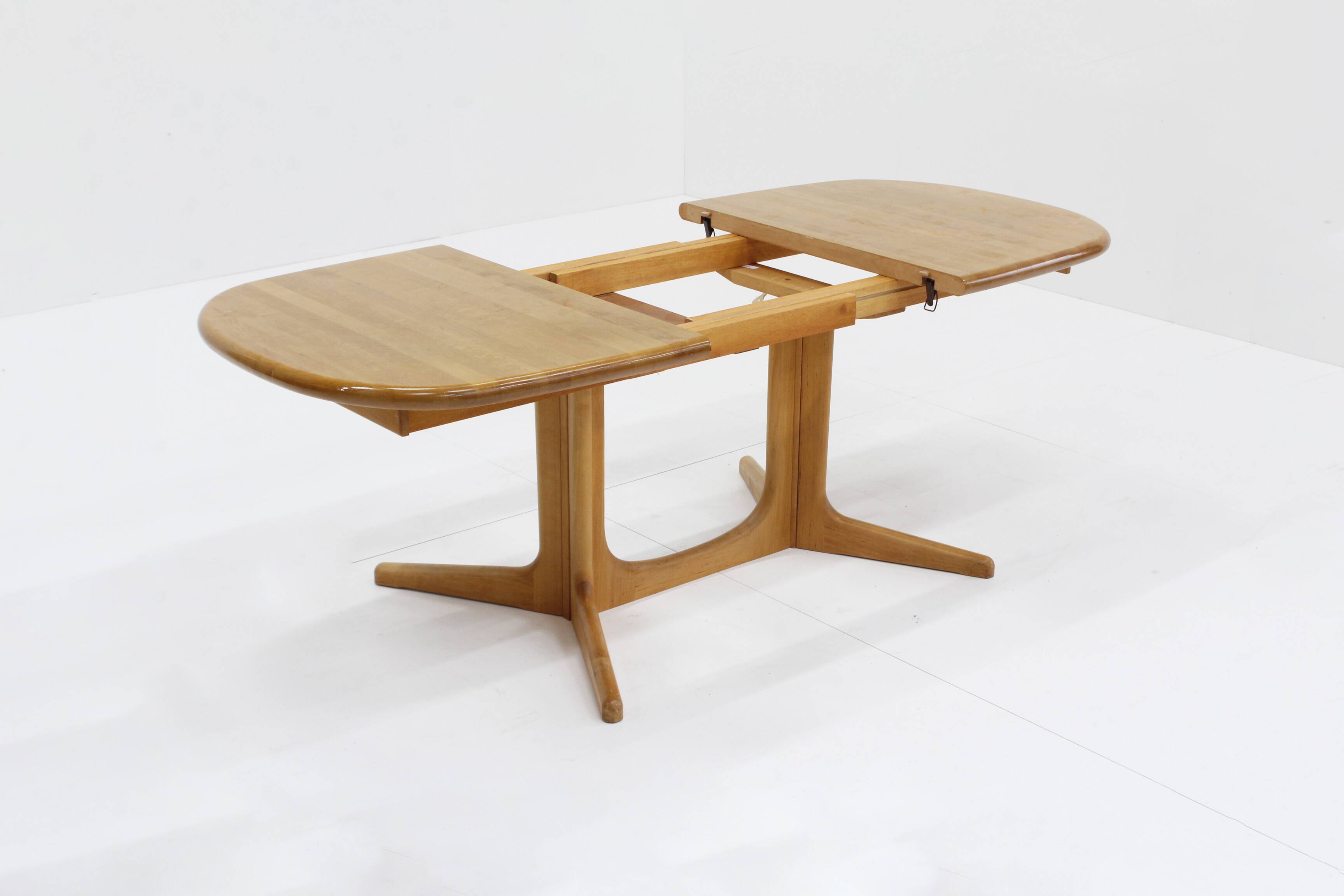 Table à manger ovale extensible vintage danoise en bois massif