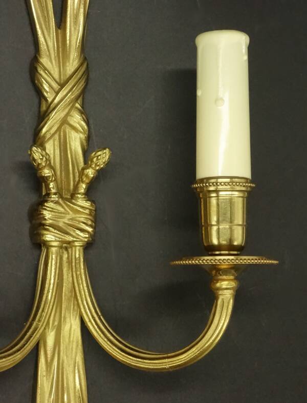 Large pair of Louis XVI style wall lights from Hettier Vincent - bronze
