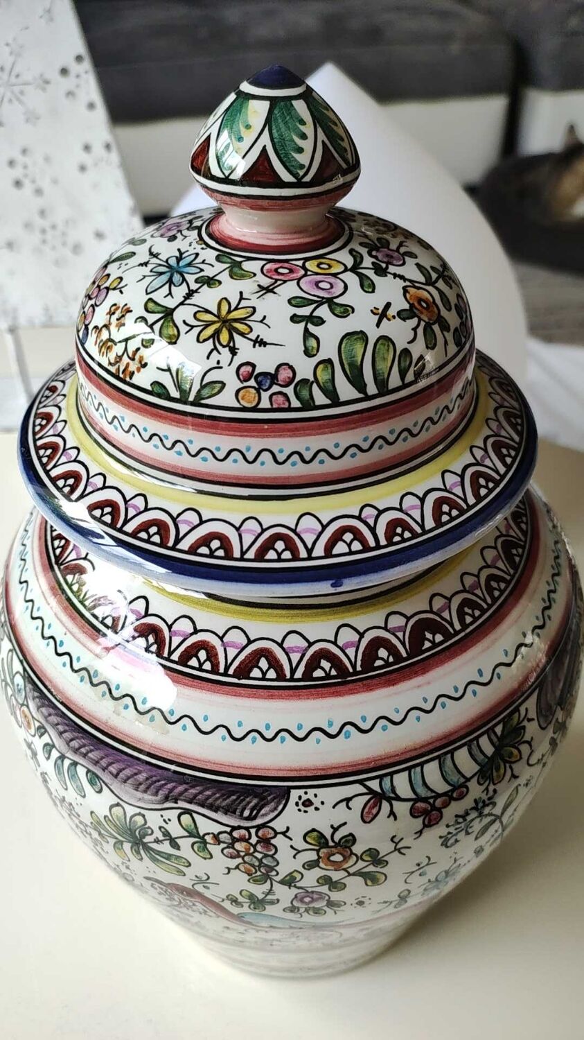 Potiche/ginger pot, tea reproduction xviith museum, art and deco, hand painted signed