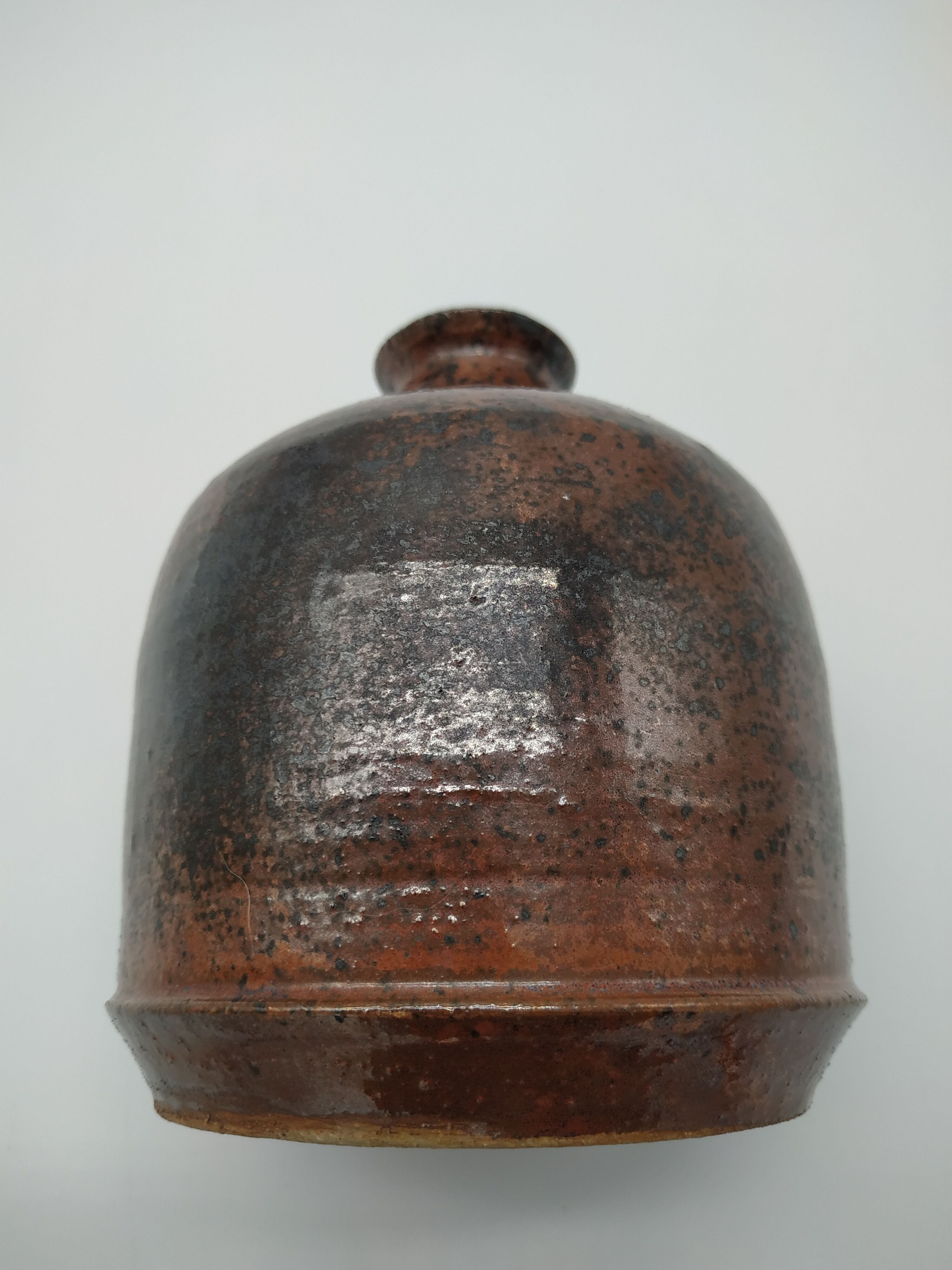 Vase bottle in sandstone pyrity