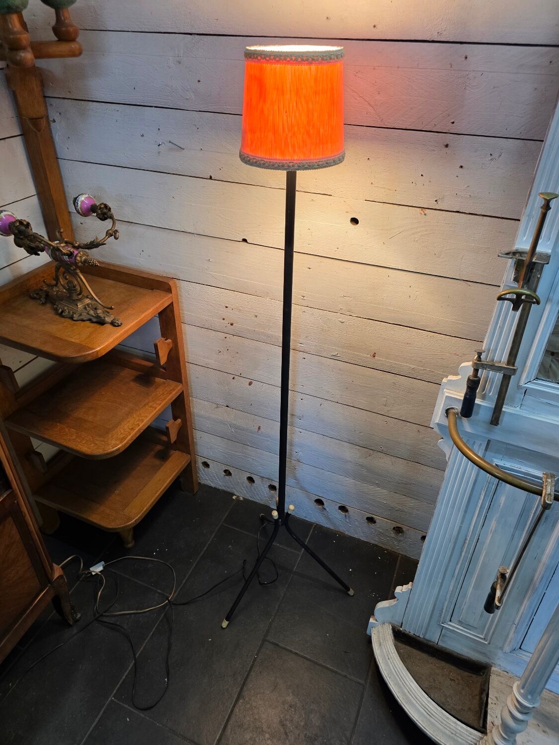 Lampadaire tripode vintage des années 60