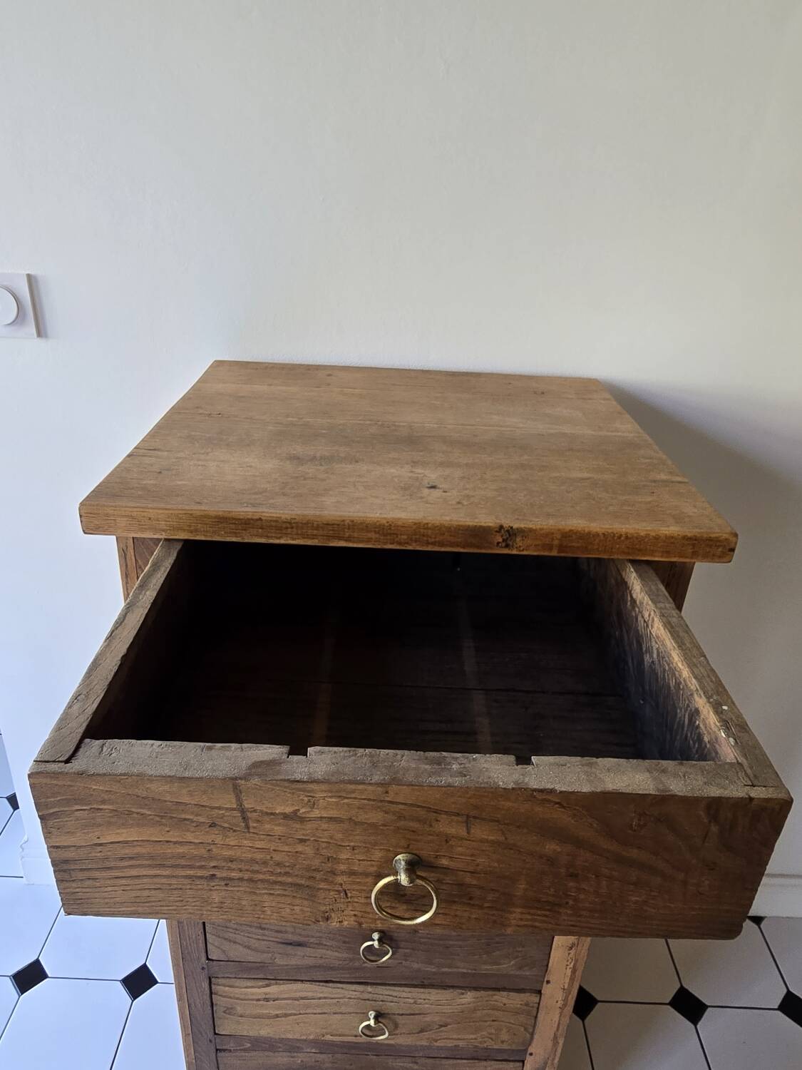 Solid oak chest of drawers