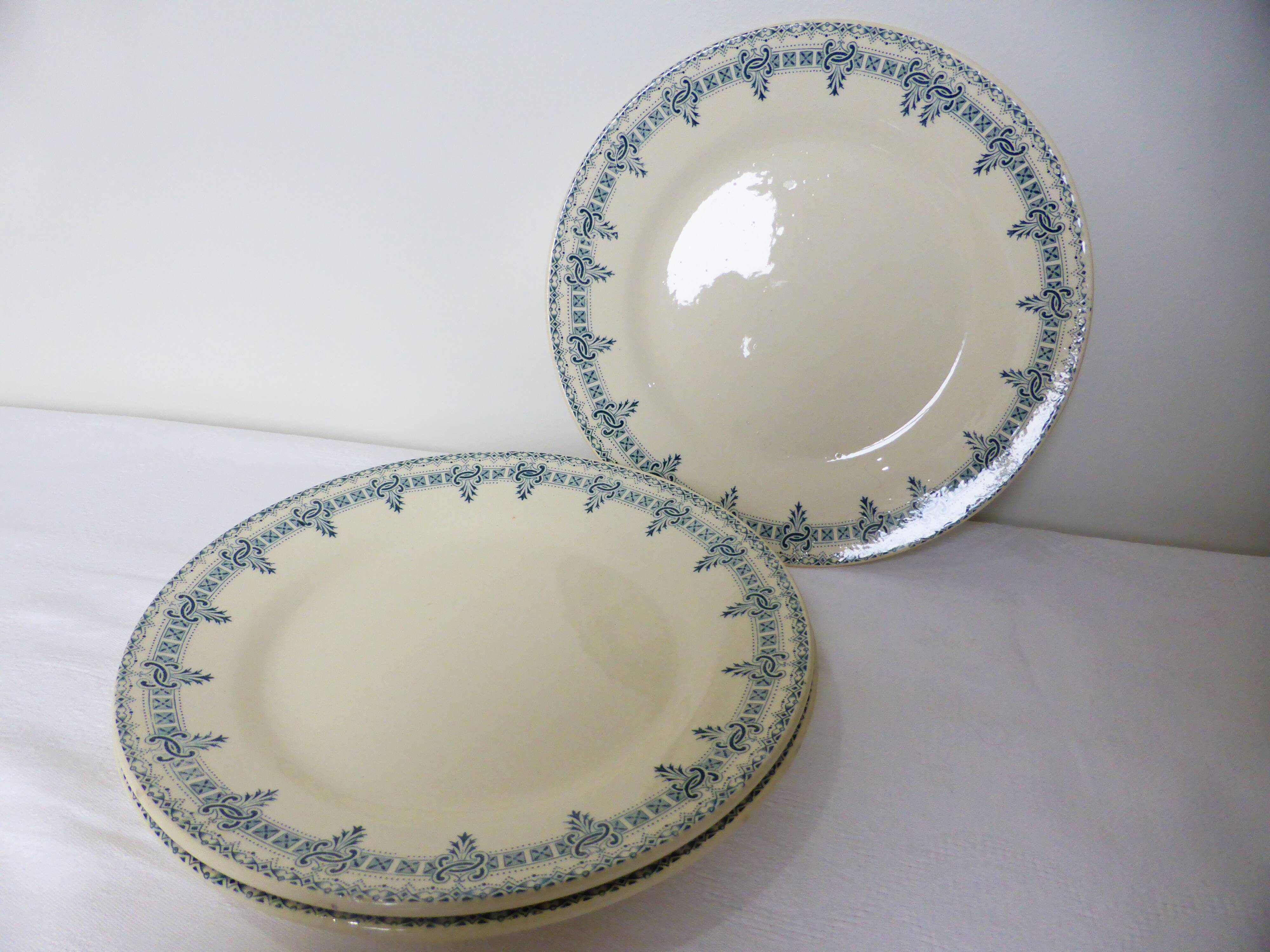 4 assiettes dessert vintage en terre de fer modèle Boetie