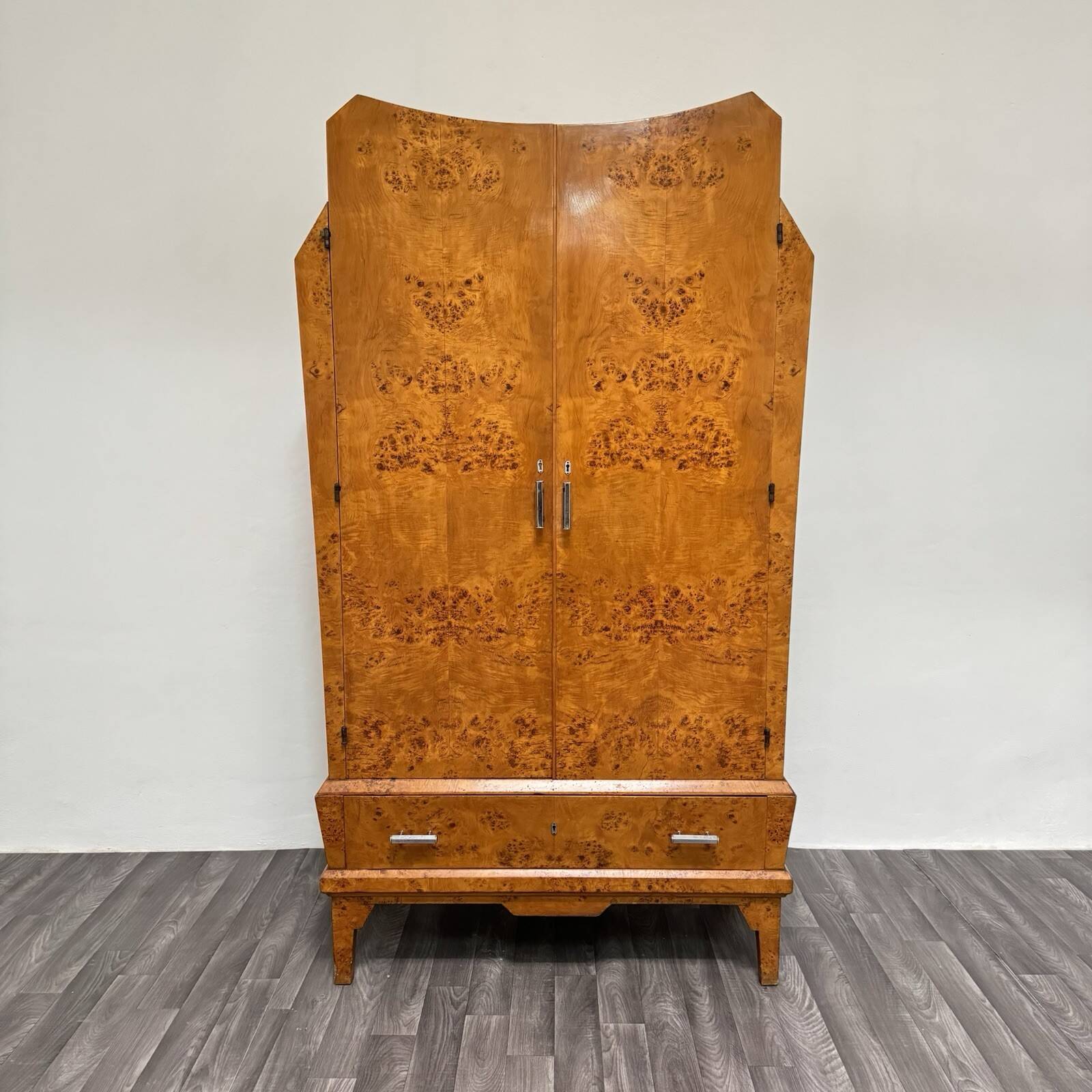 Cubist Art Deco wardrobe in burl 1940s modernist design